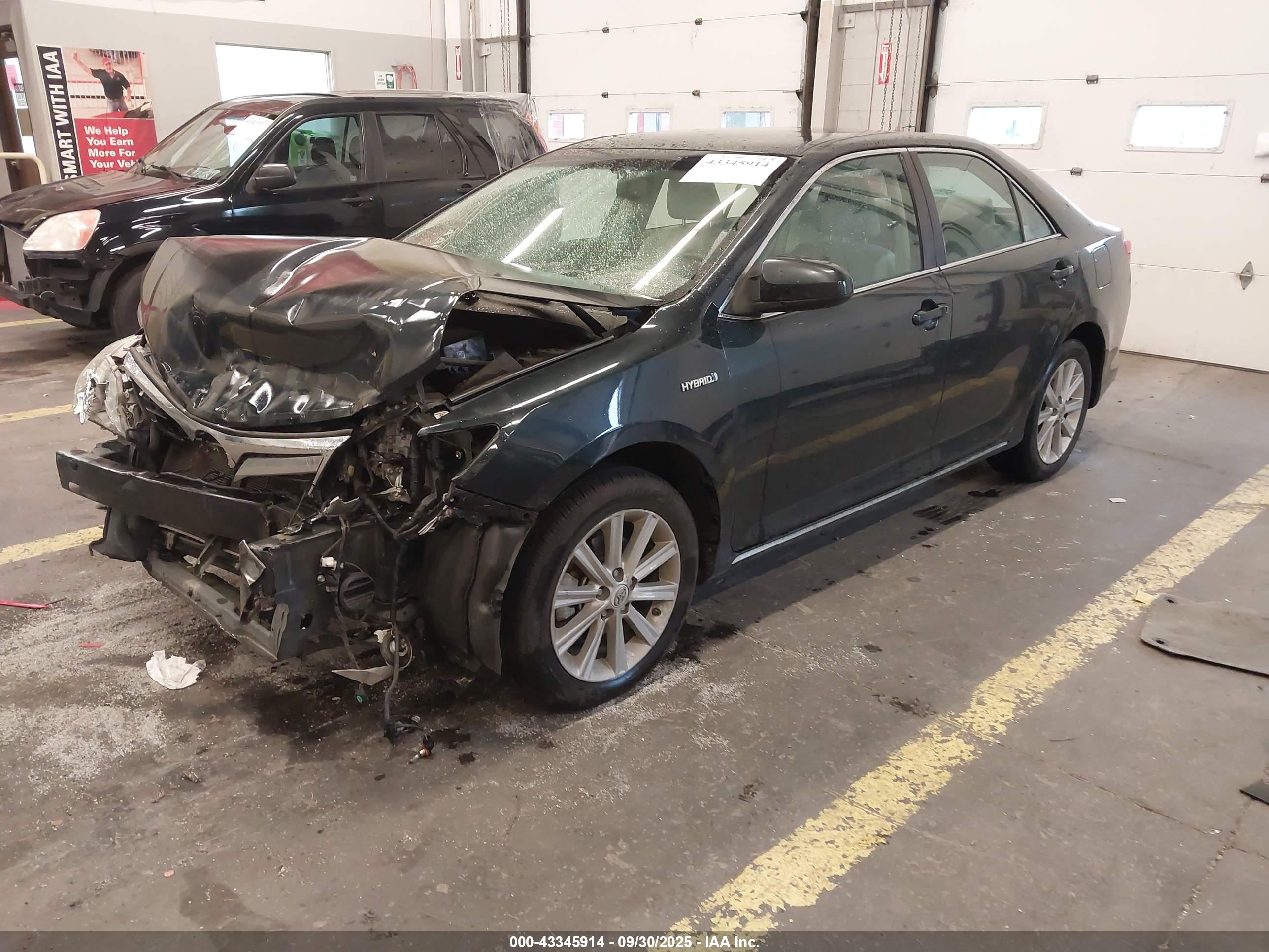 TOYOTA CAMRY image 2