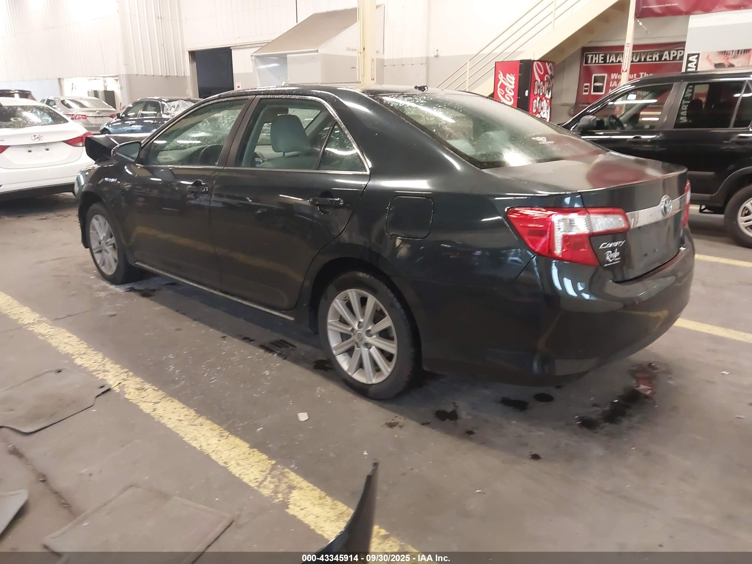 TOYOTA CAMRY image 3