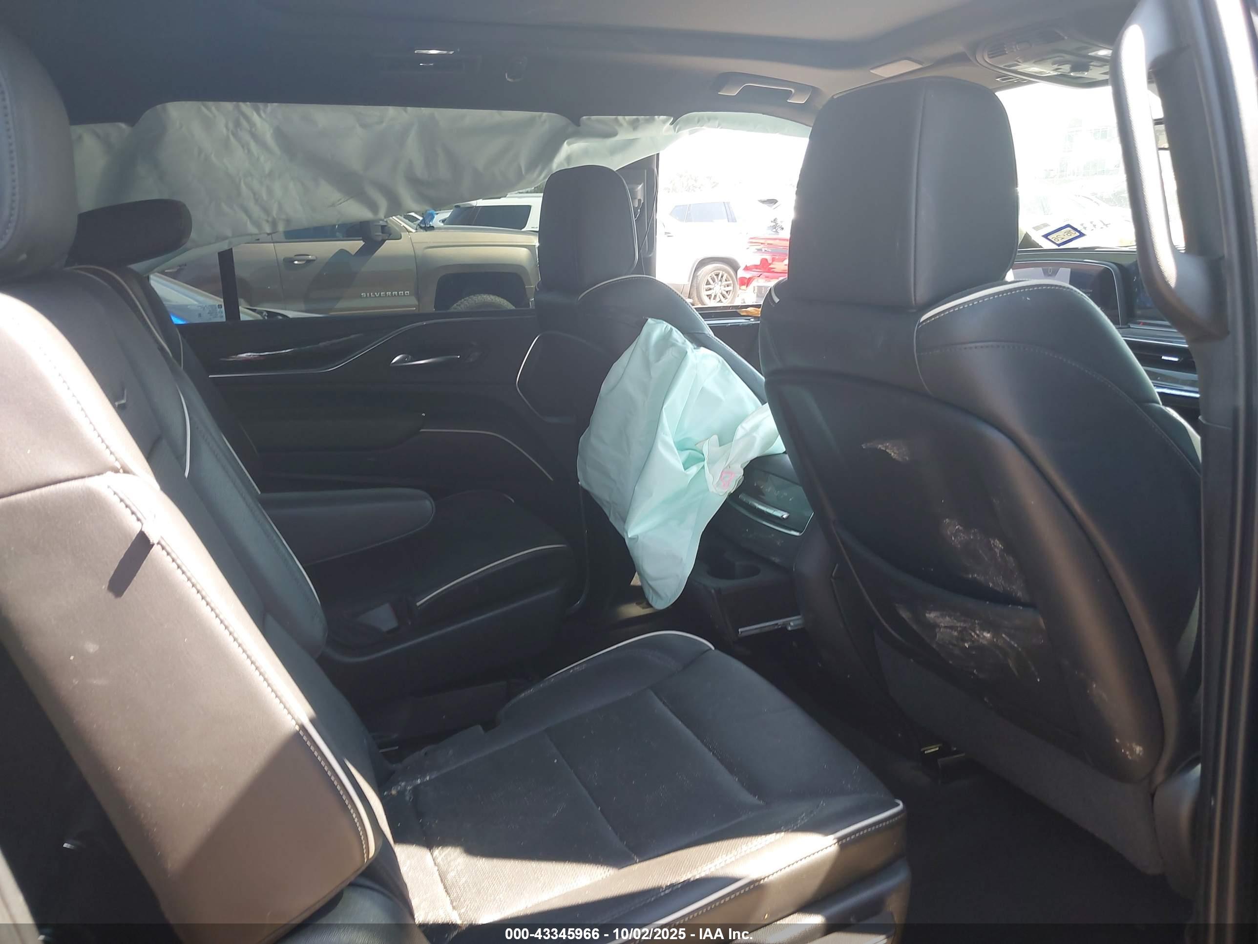 CADILLAC ESCALADE image 8