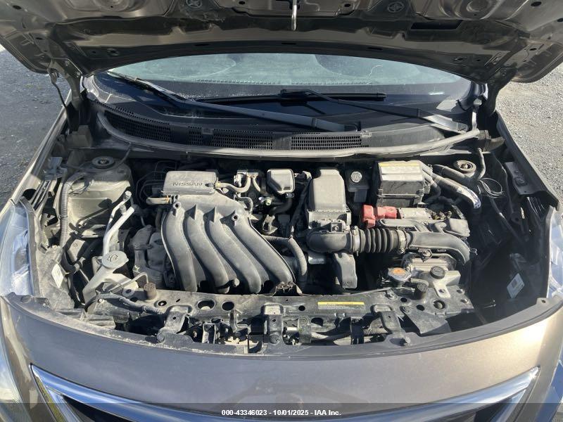 NISSAN VERSA image 10
