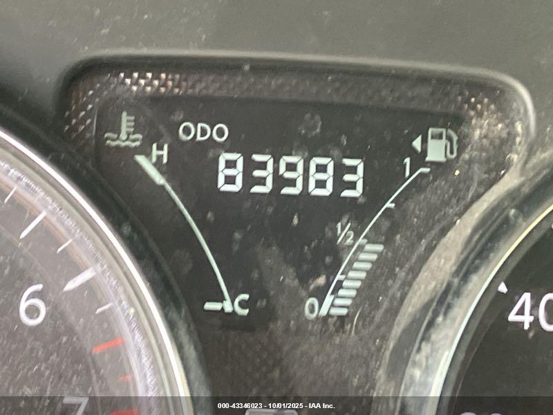 NISSAN VERSA image 7