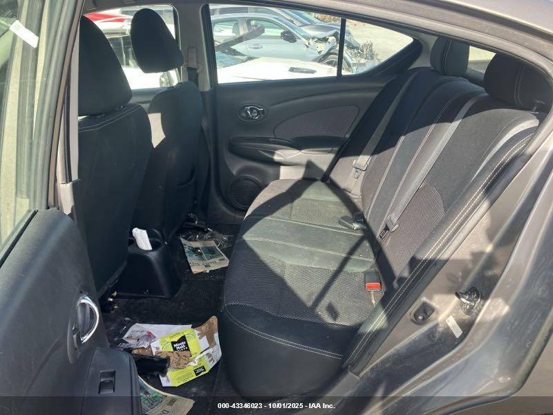 NISSAN VERSA image 8