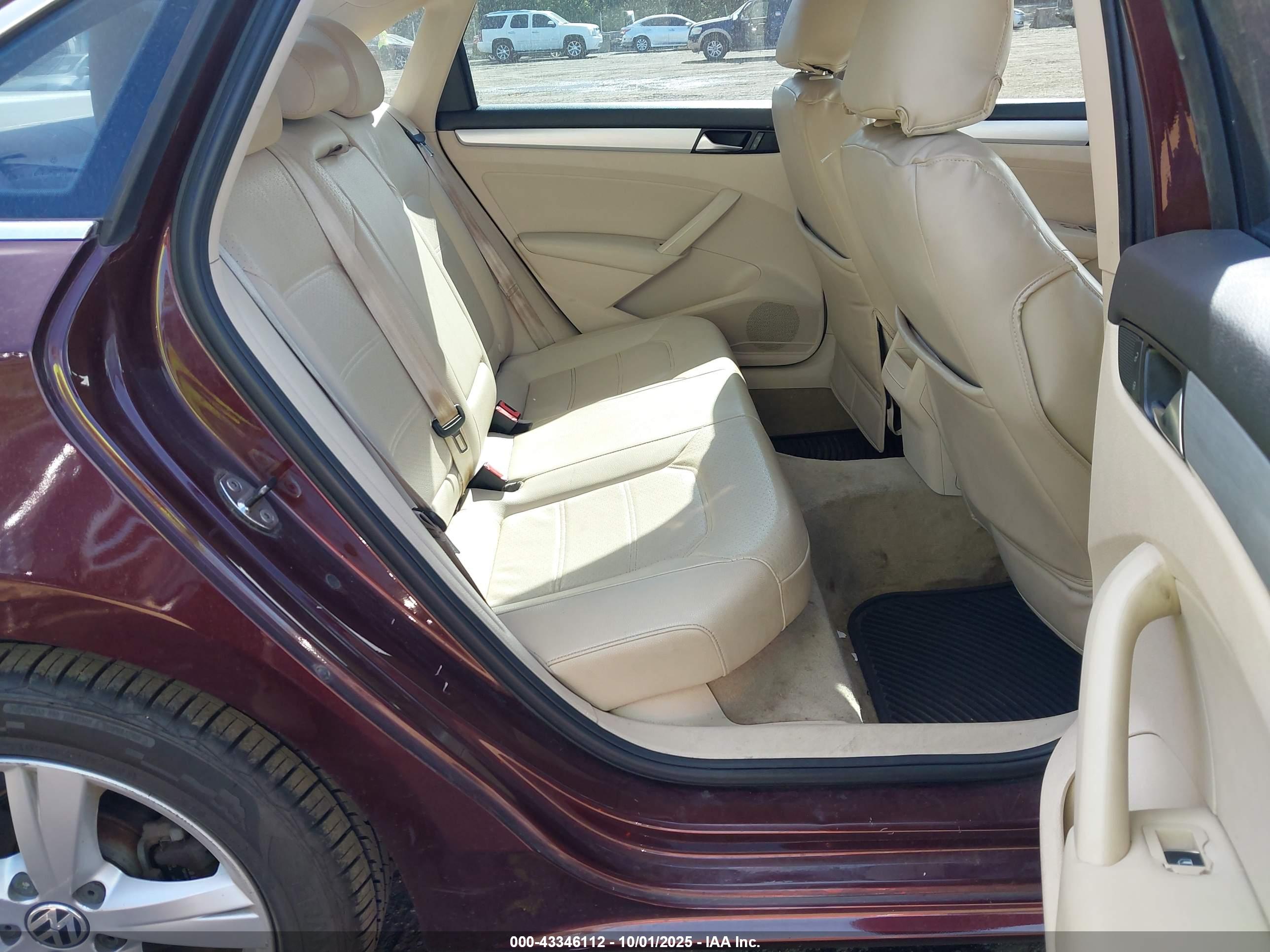 VOLKSWAGEN PASSAT image 8