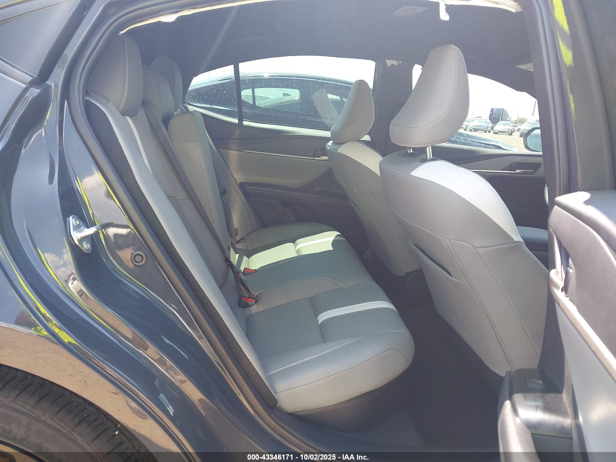TOYOTA CAMRY image 8