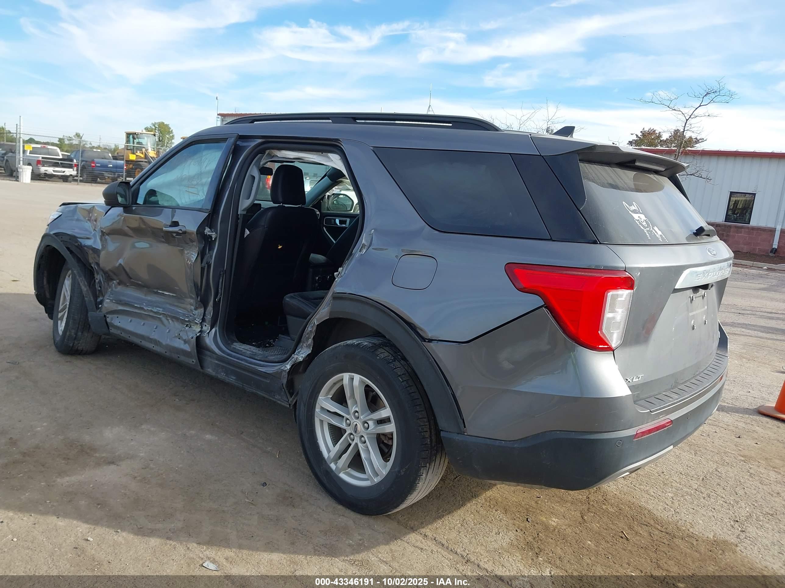 FORD EXPLORER image 3