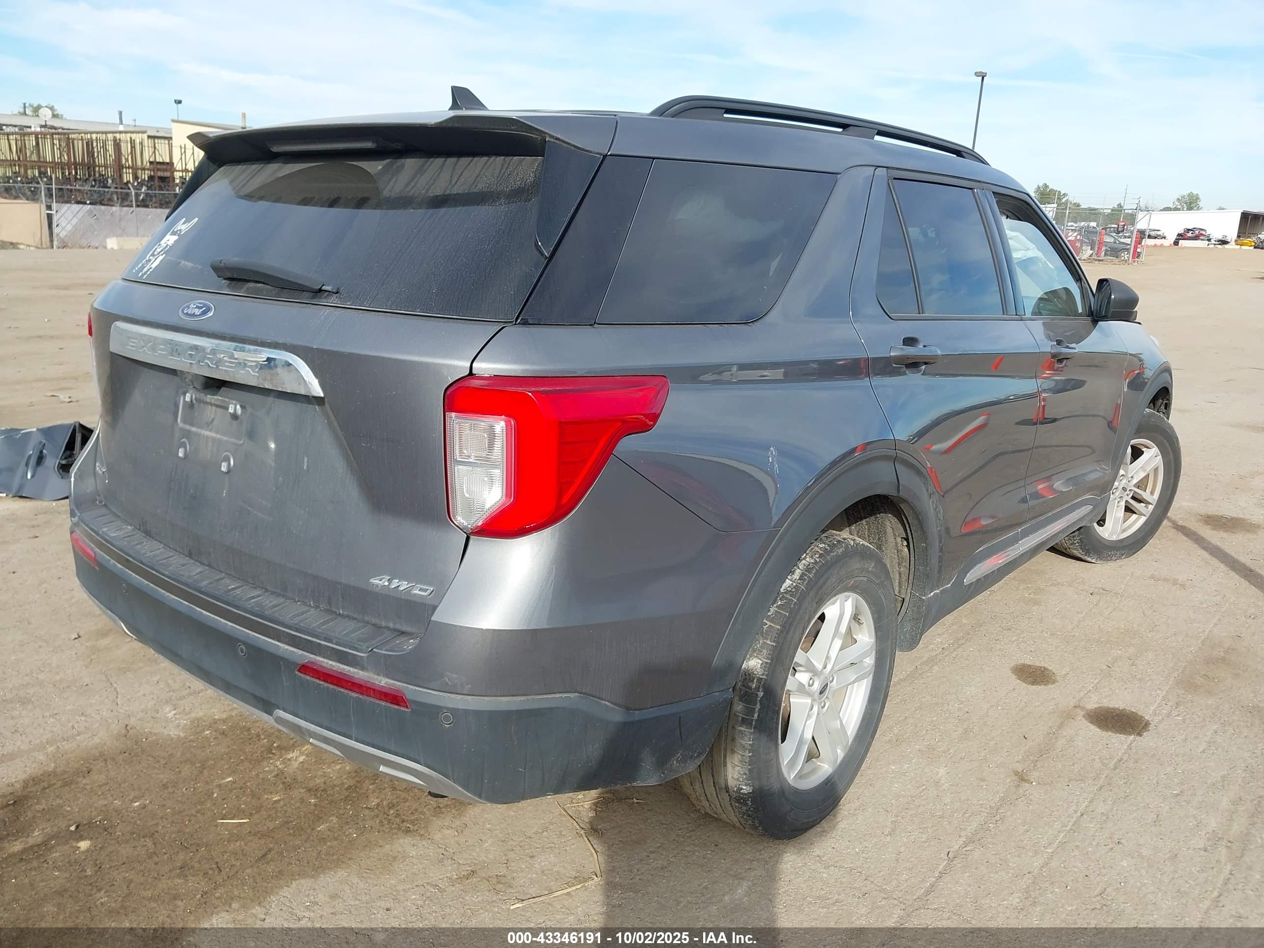 FORD EXPLORER image 4