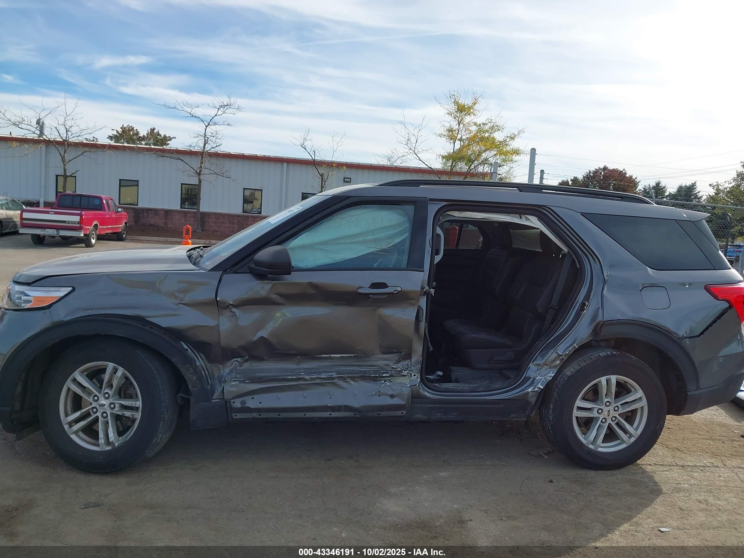FORD EXPLORER image 6