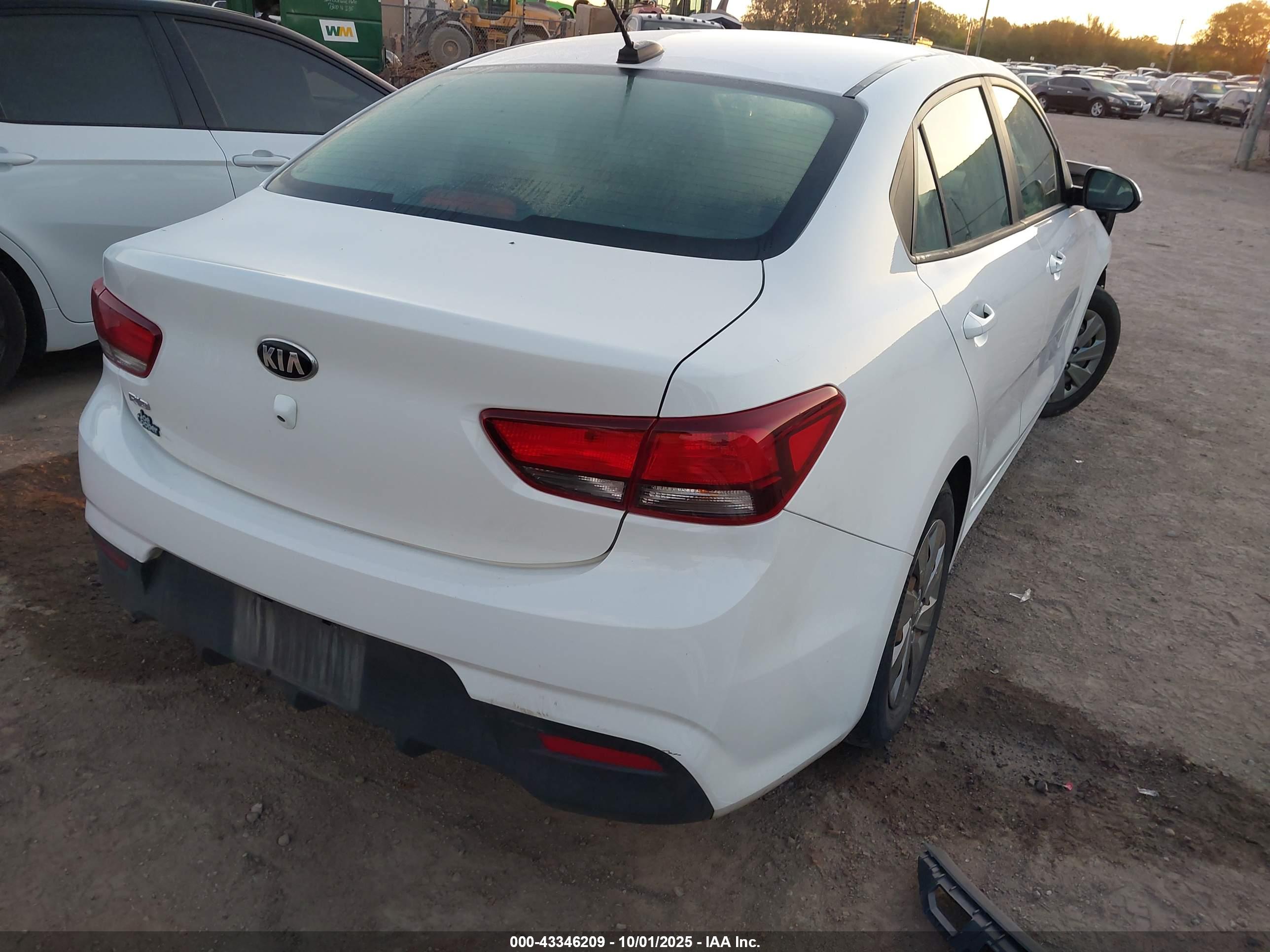 KIA RIO image 4