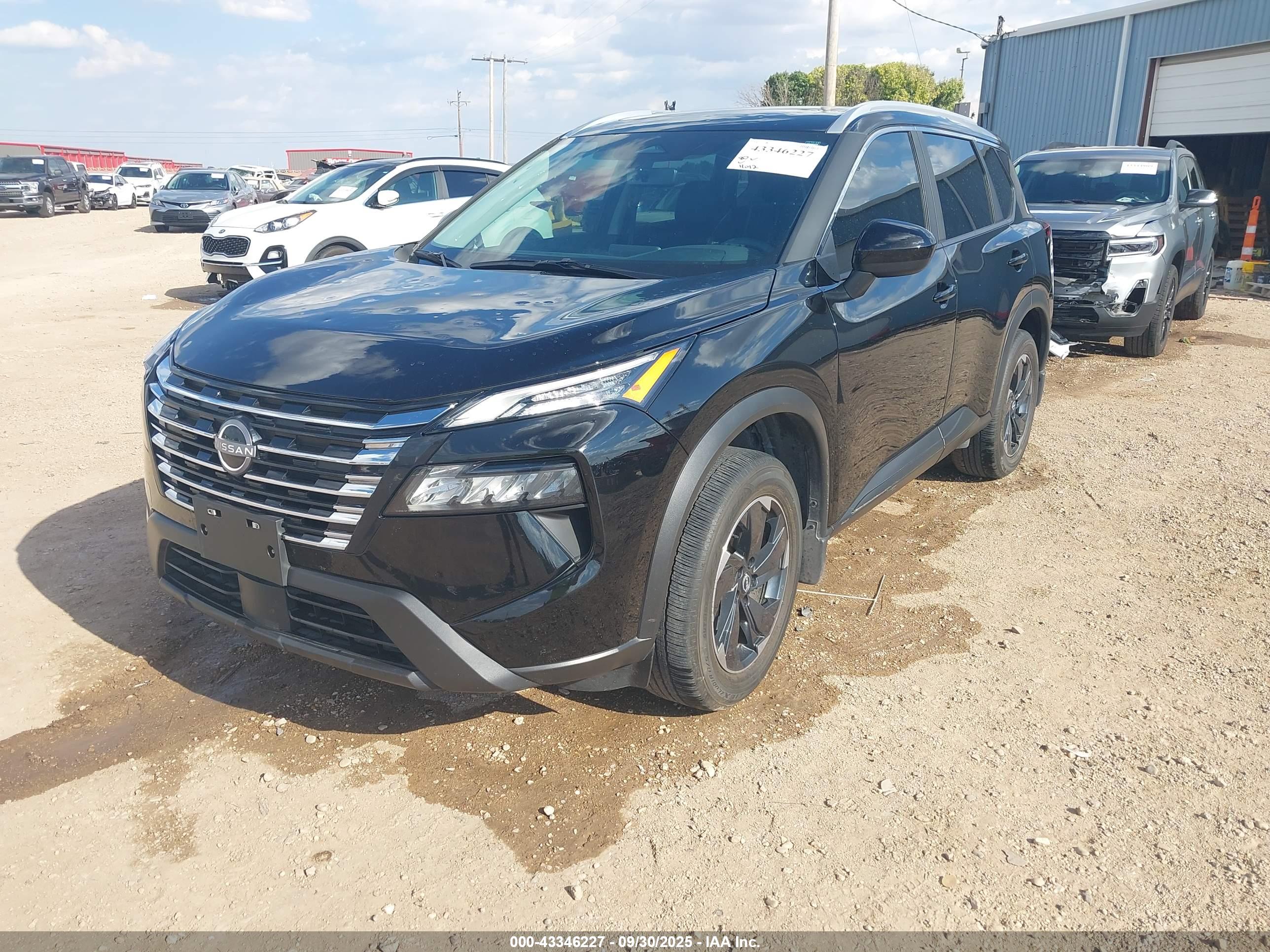 NISSAN ROGUE image 2