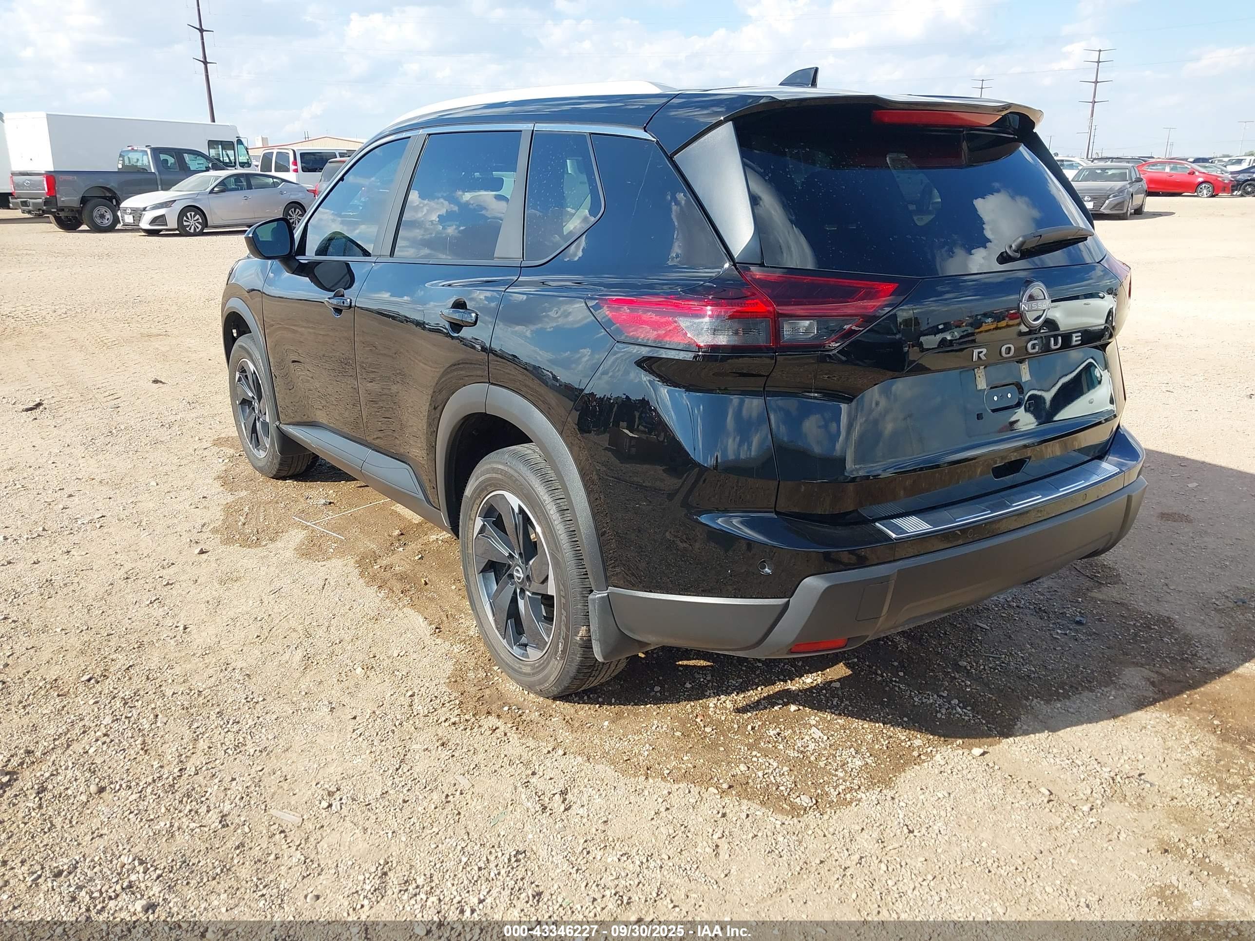 NISSAN ROGUE image 3