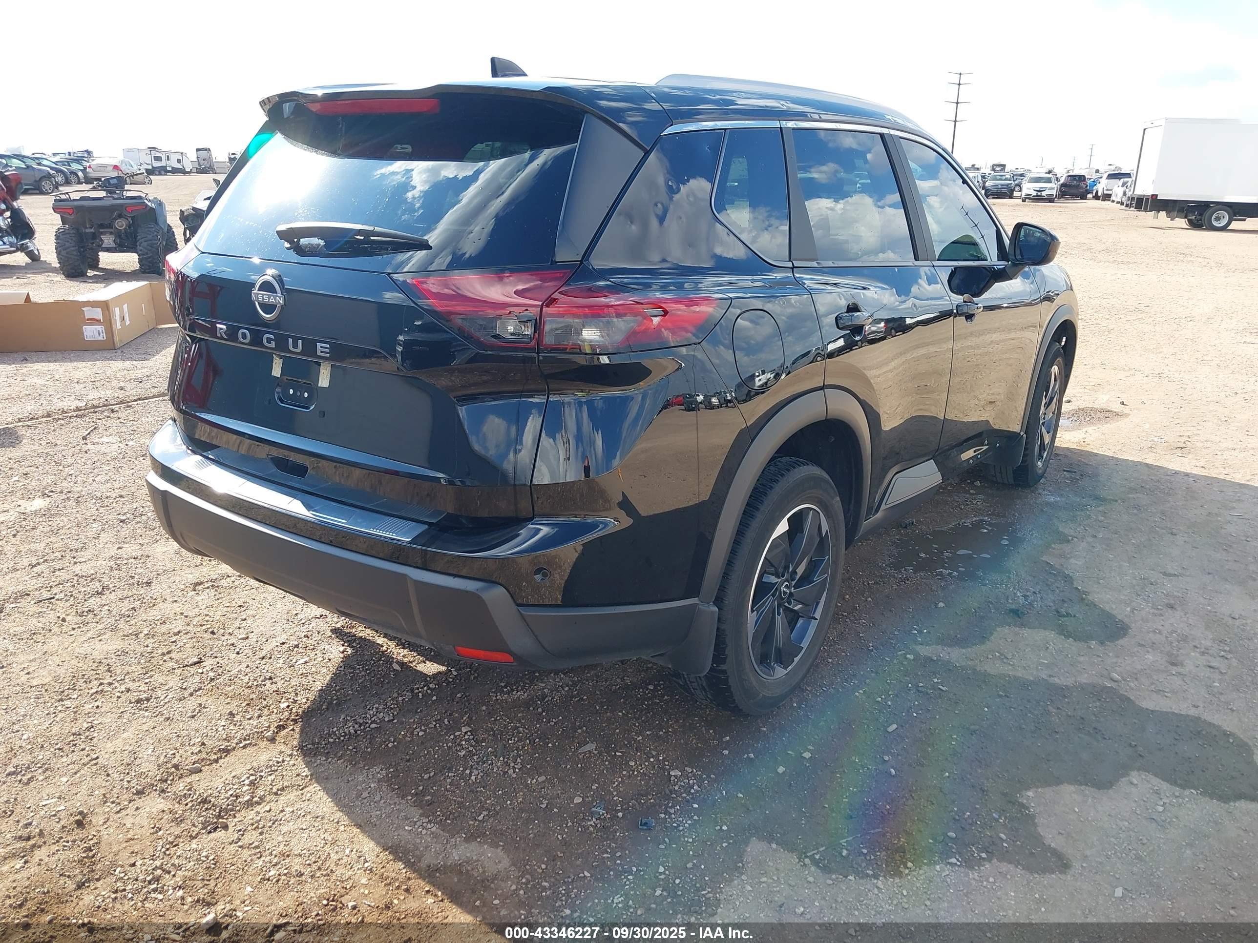 NISSAN ROGUE image 4