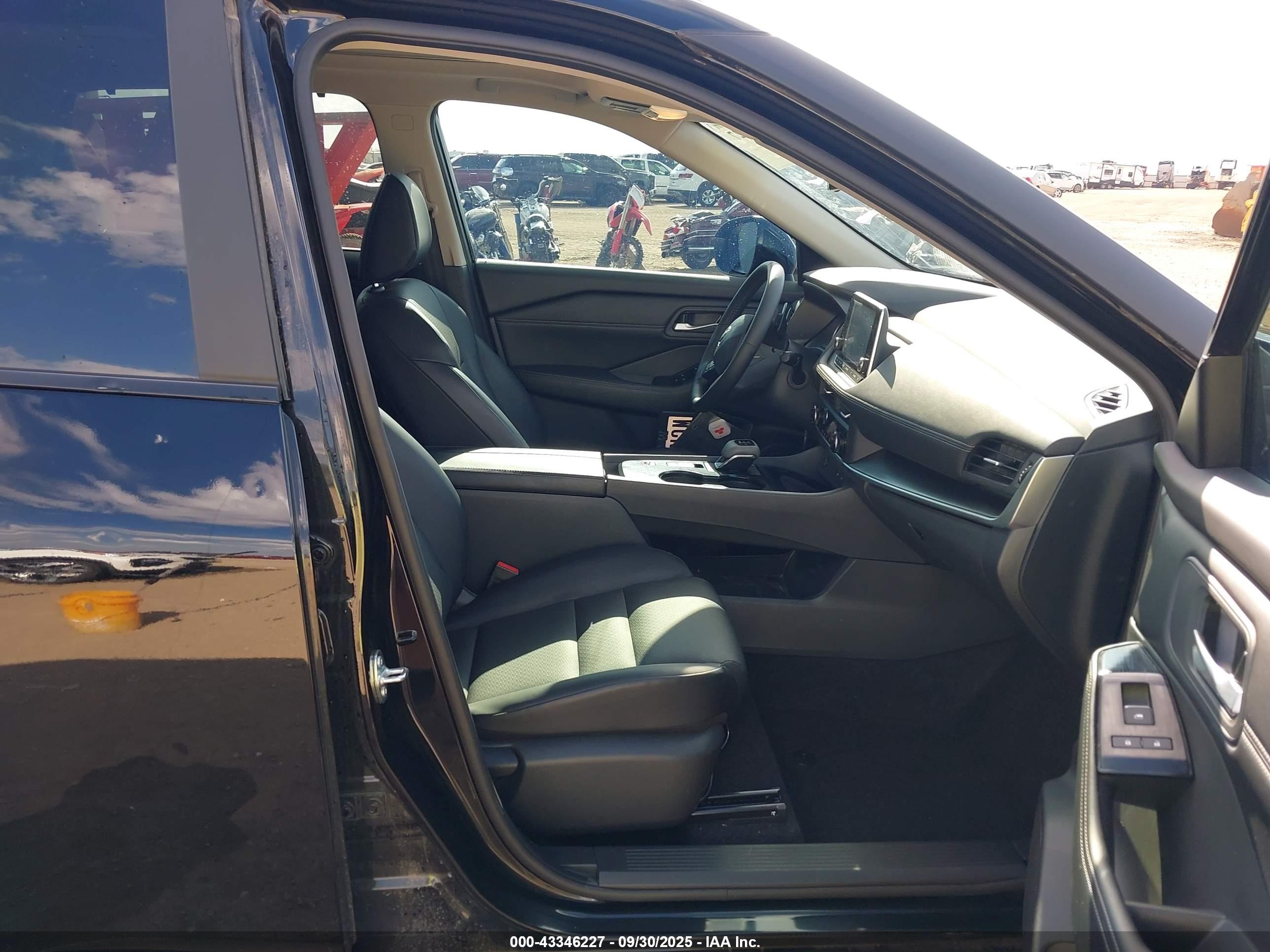 NISSAN ROGUE image 5