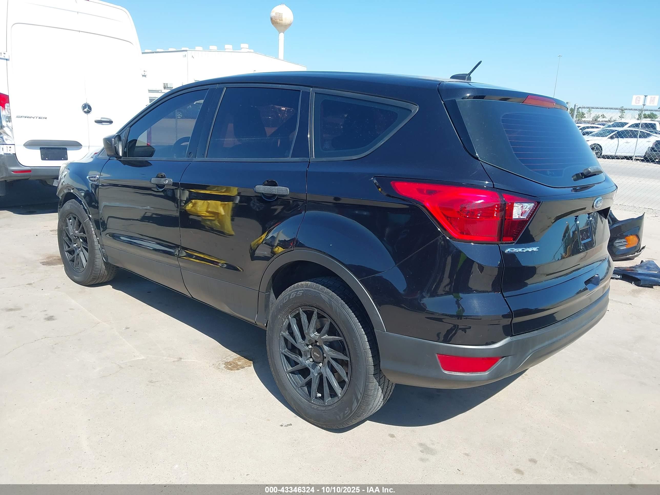 FORD ESCAPE image 3