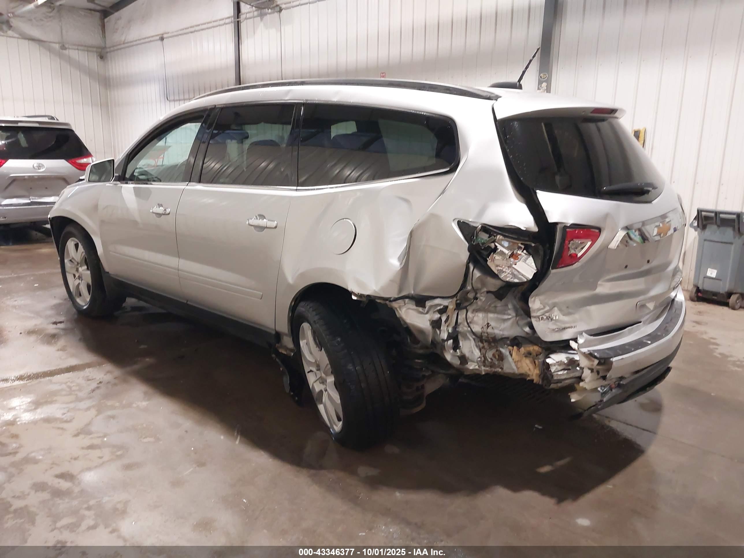 CHEVROLET TRAVERSE image 3
