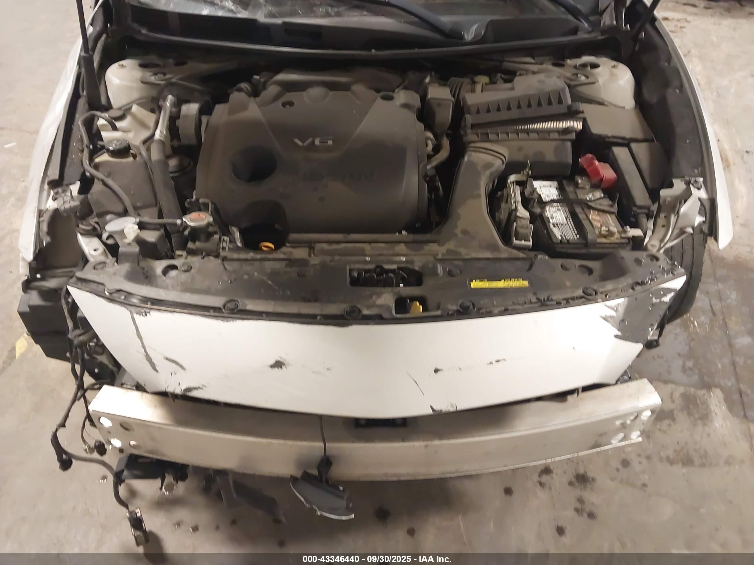 NISSAN MAXIMA image 10