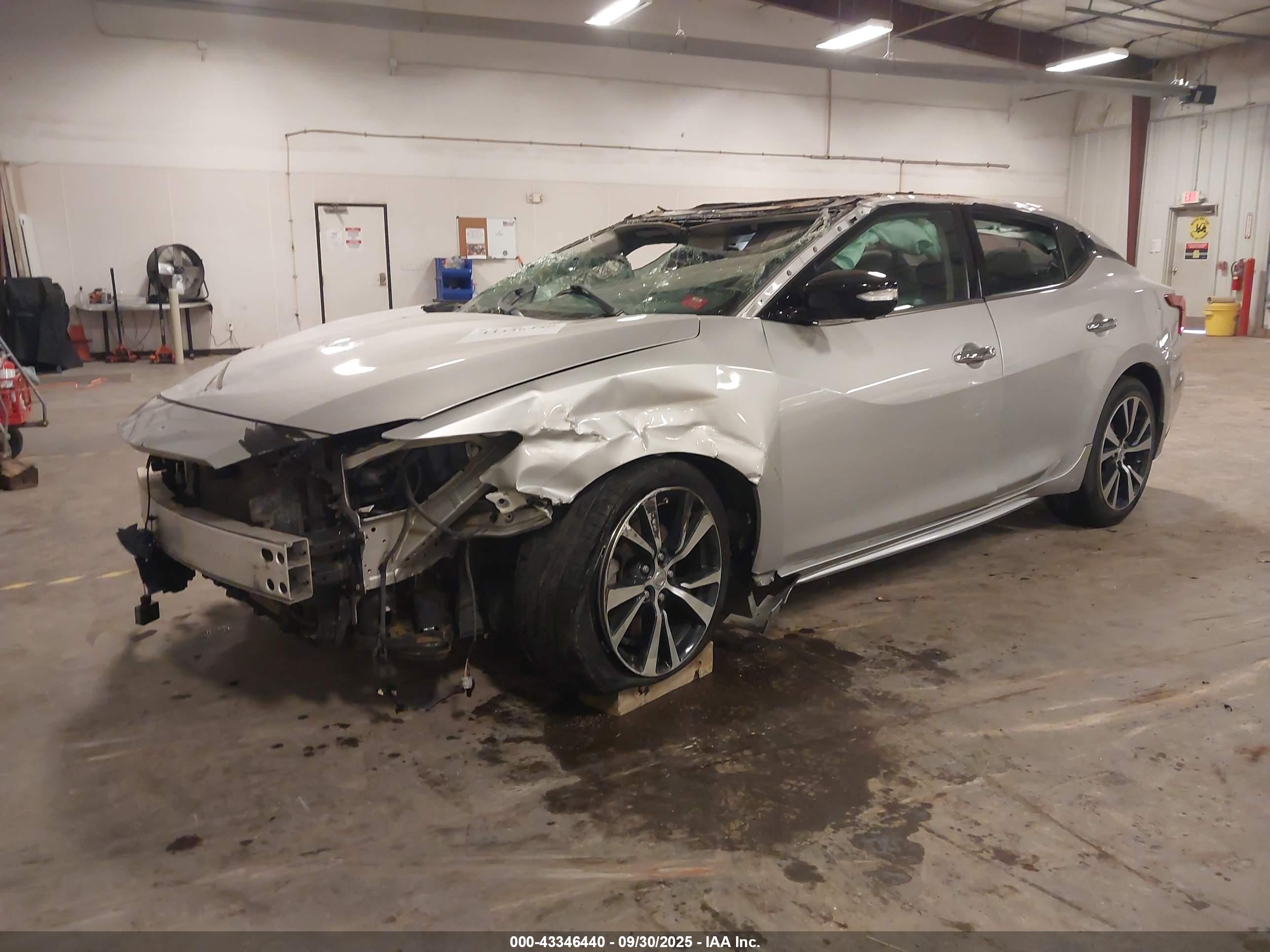 NISSAN MAXIMA image 2