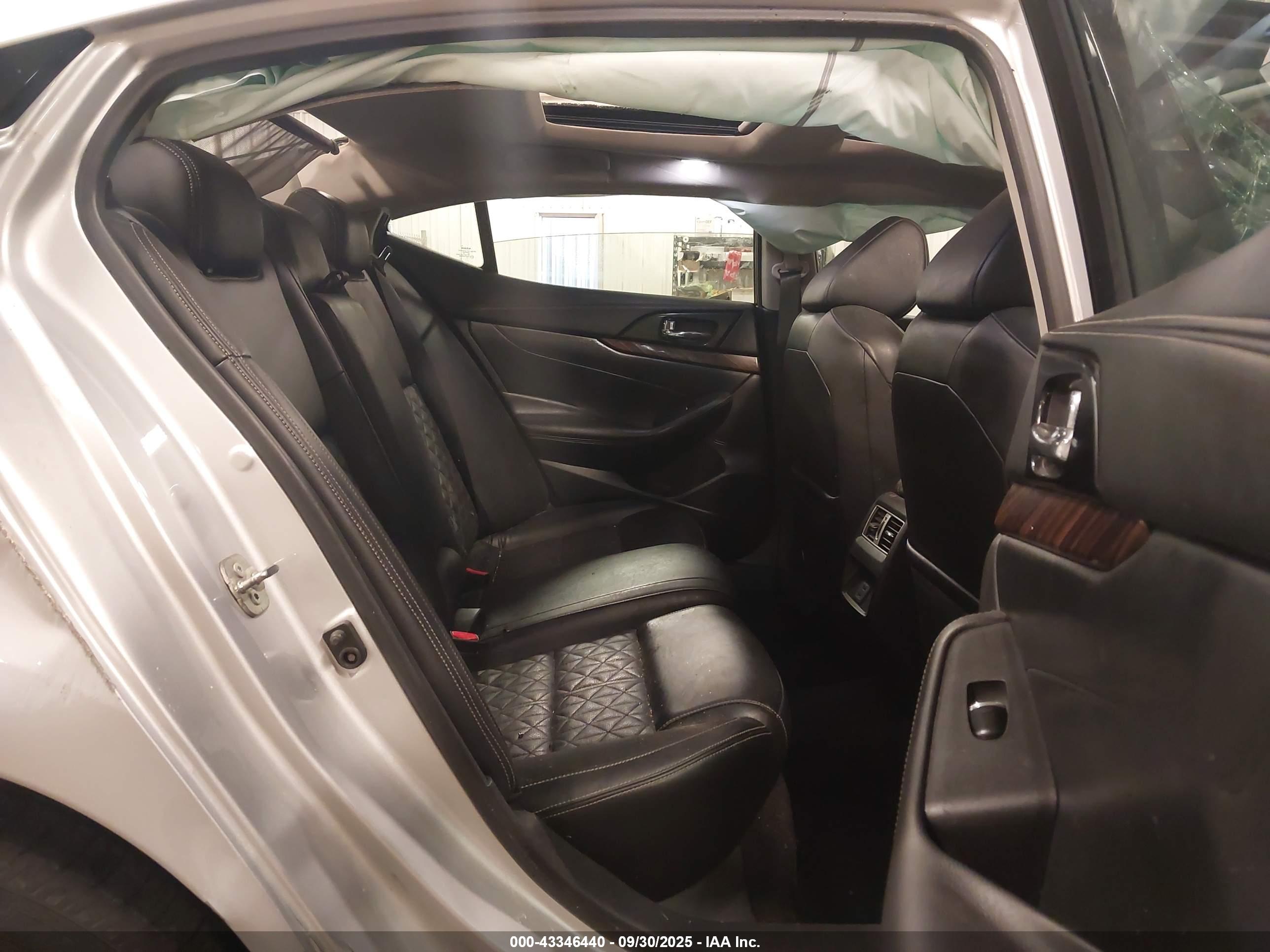 NISSAN MAXIMA image 8