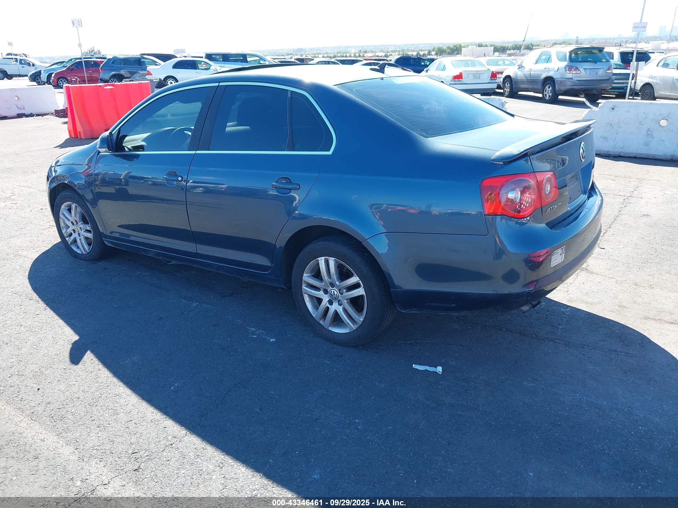VOLKSWAGEN JETTA image 3