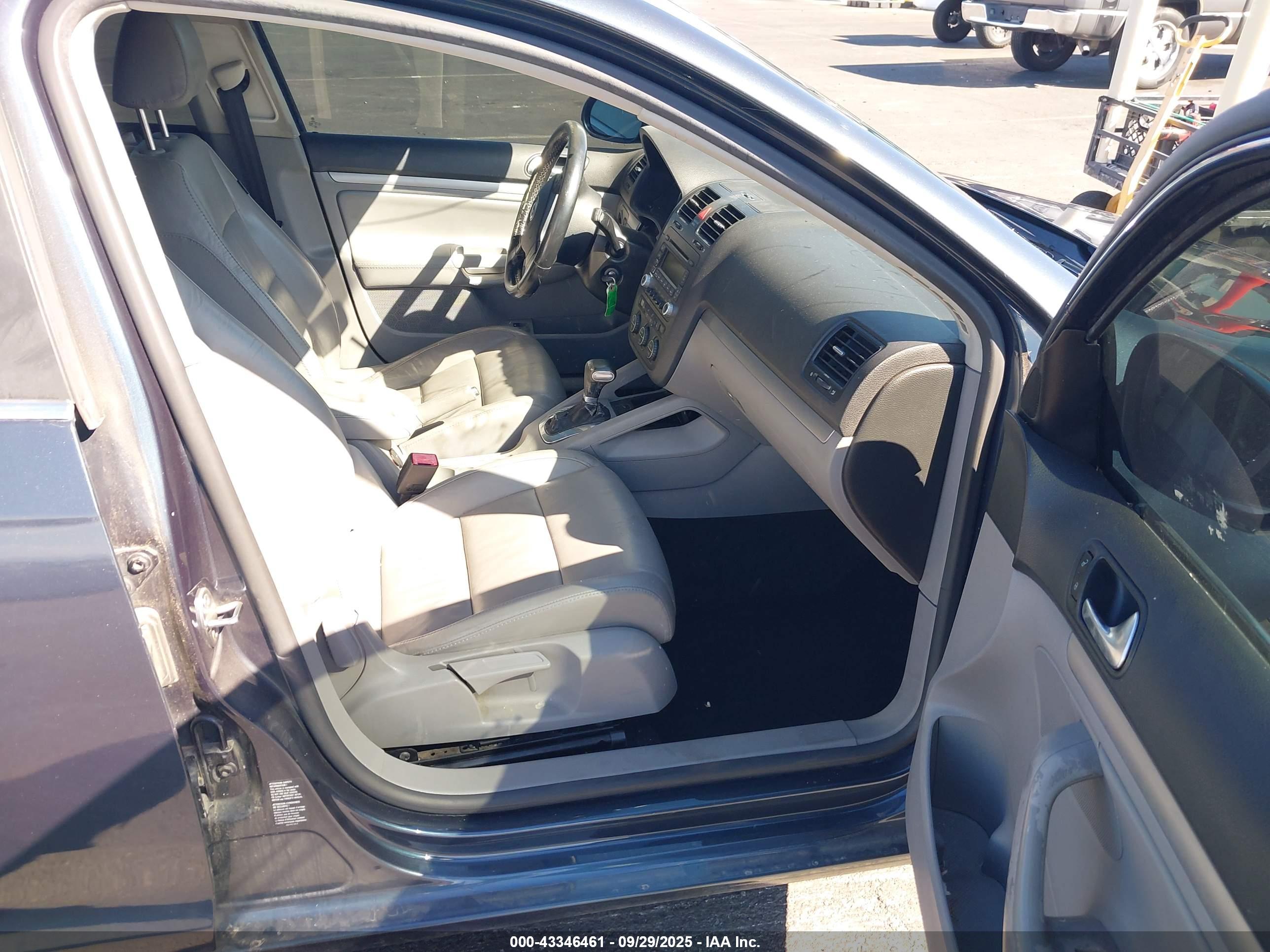 VOLKSWAGEN JETTA image 5