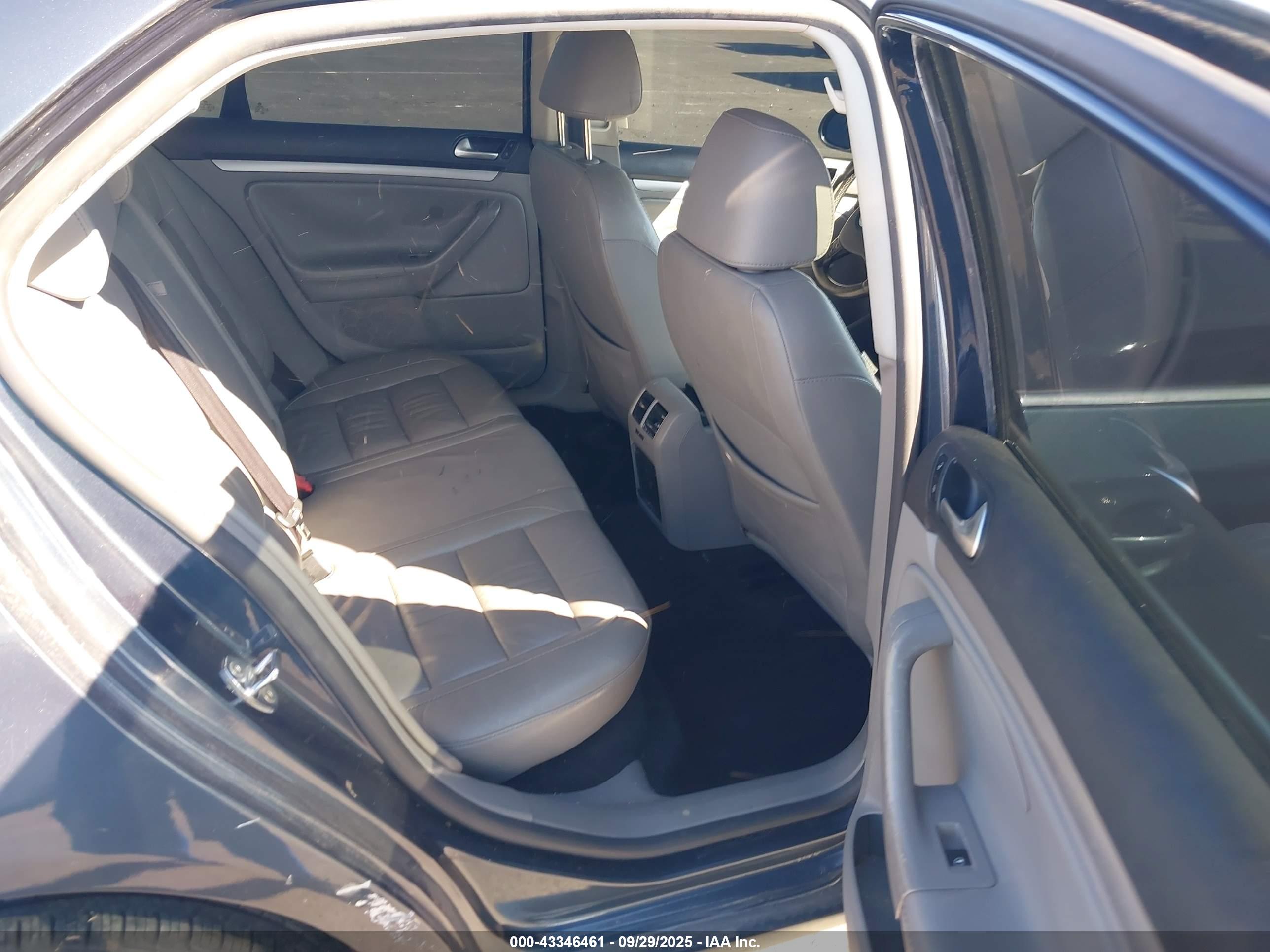VOLKSWAGEN JETTA image 8