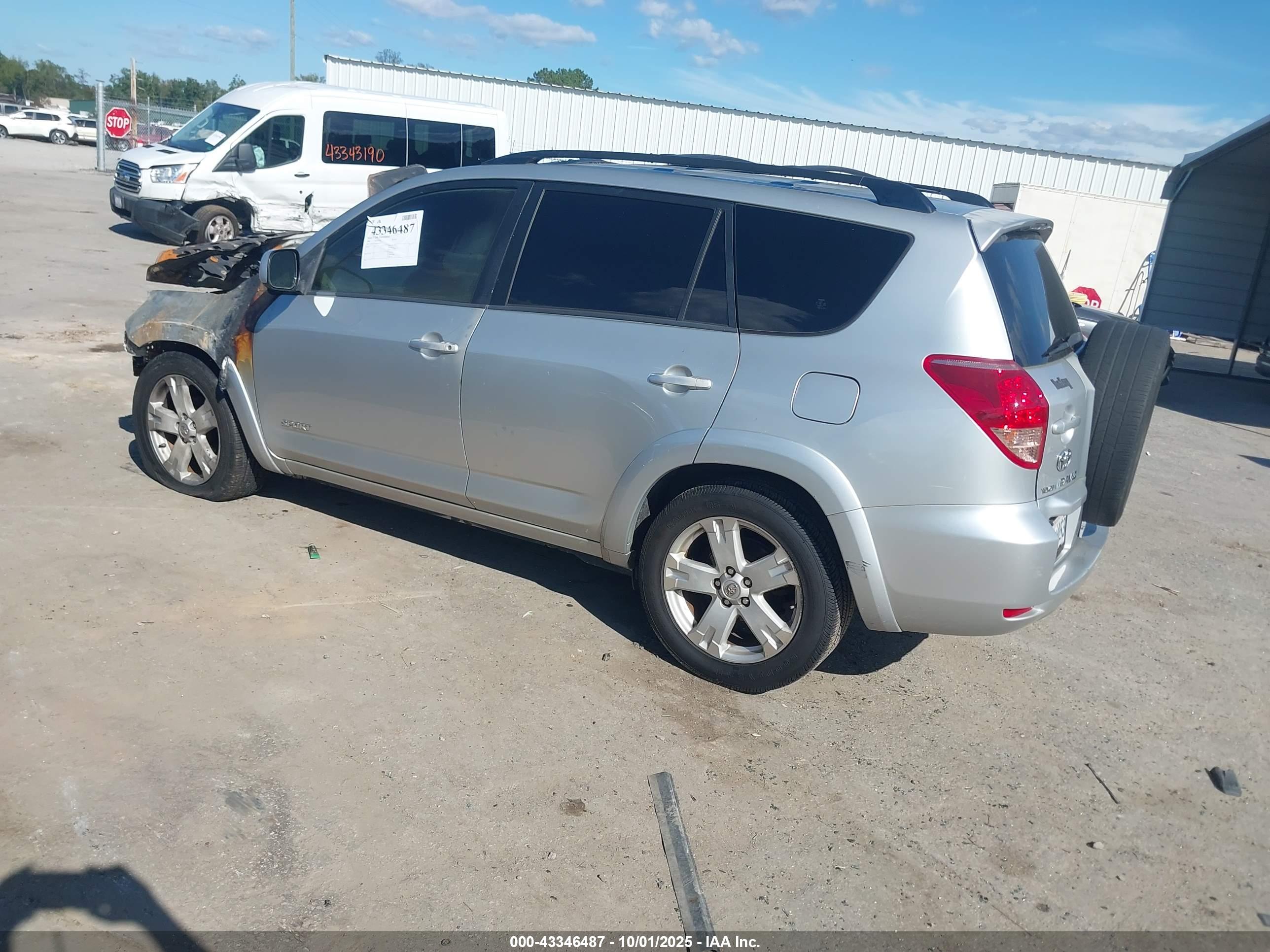 TOYOTA RAV4 image 3