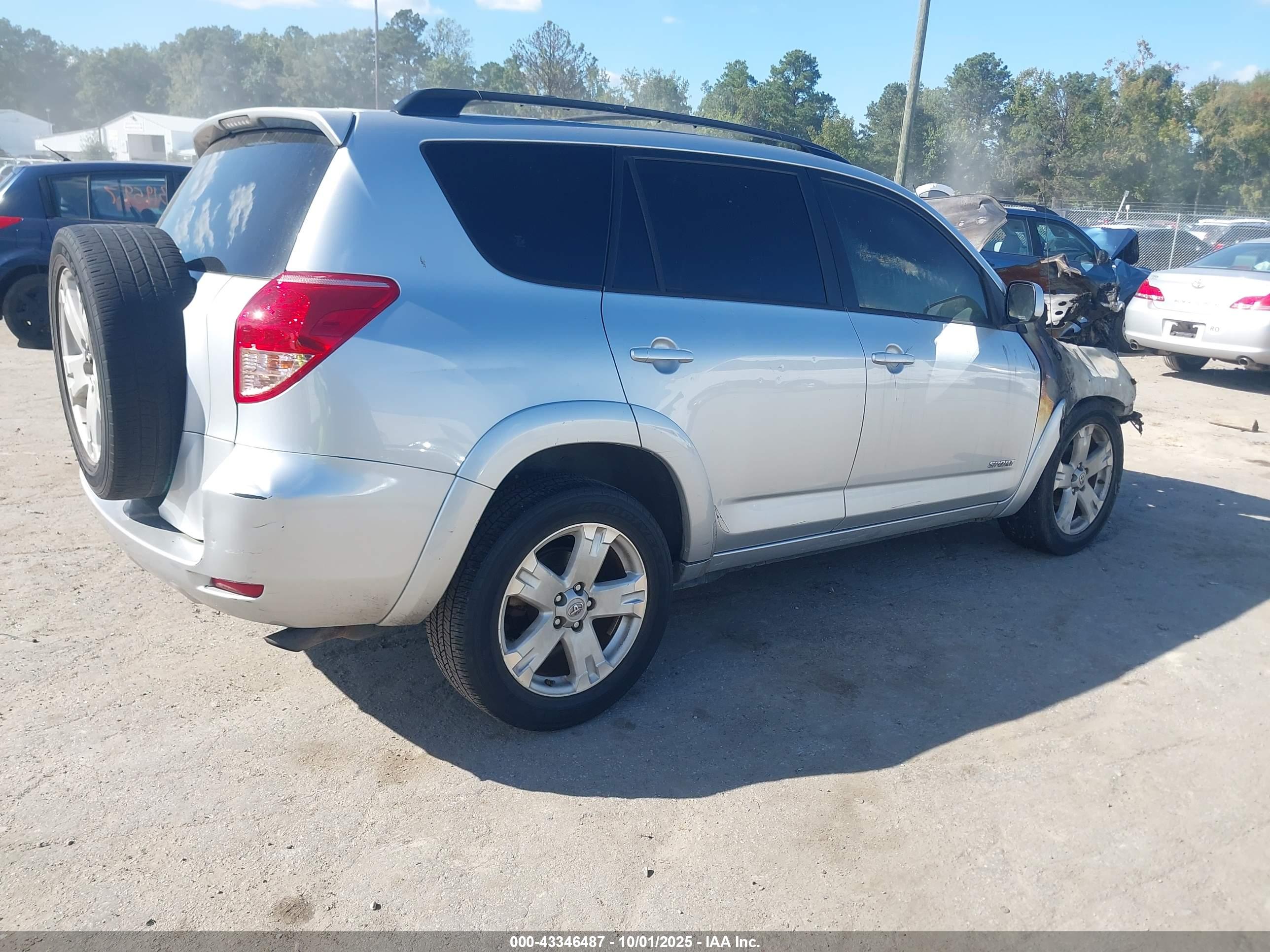 TOYOTA RAV4 image 4