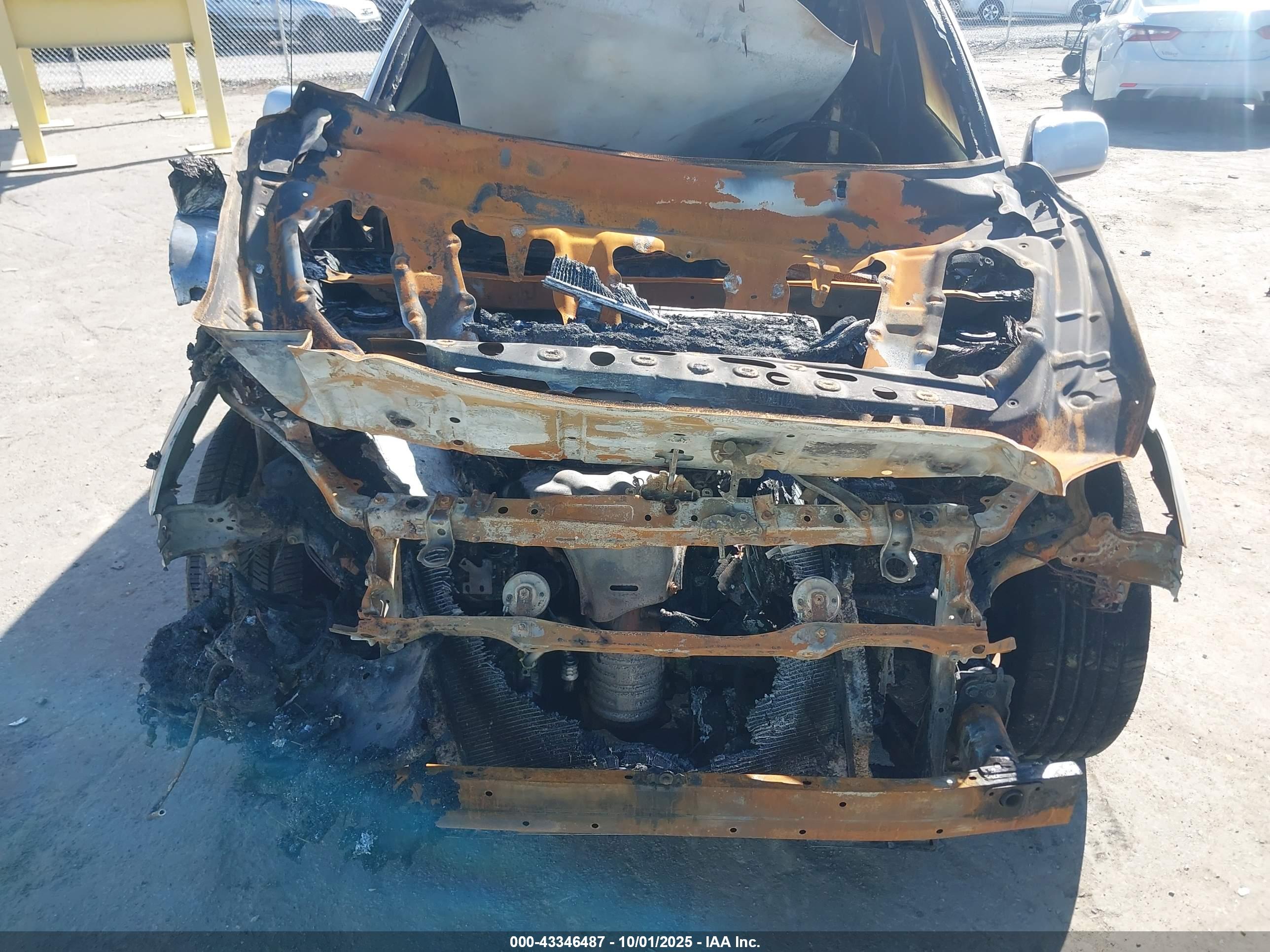 TOYOTA RAV4 image 6
