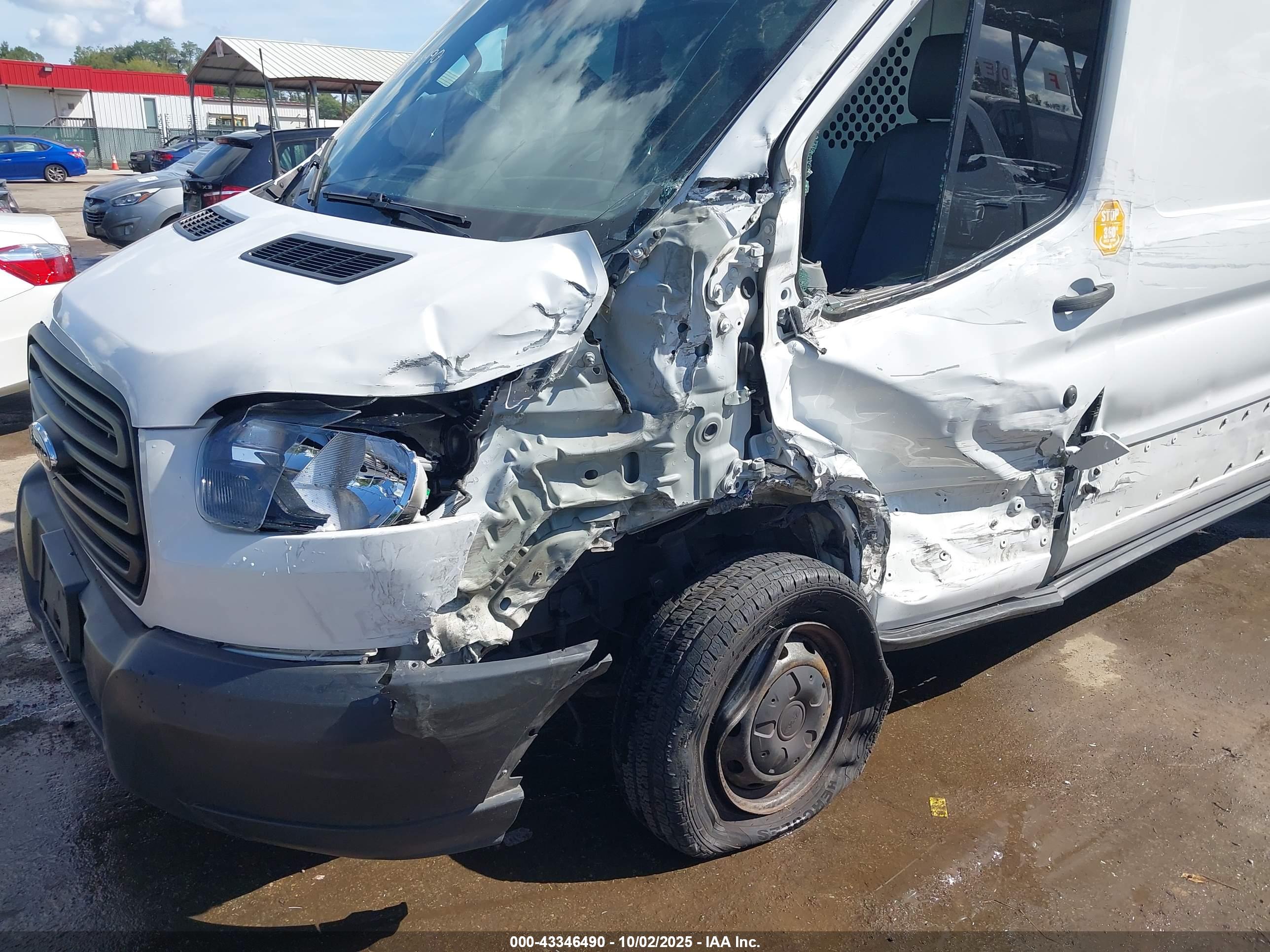 FORD TRANSIT-250 image 6