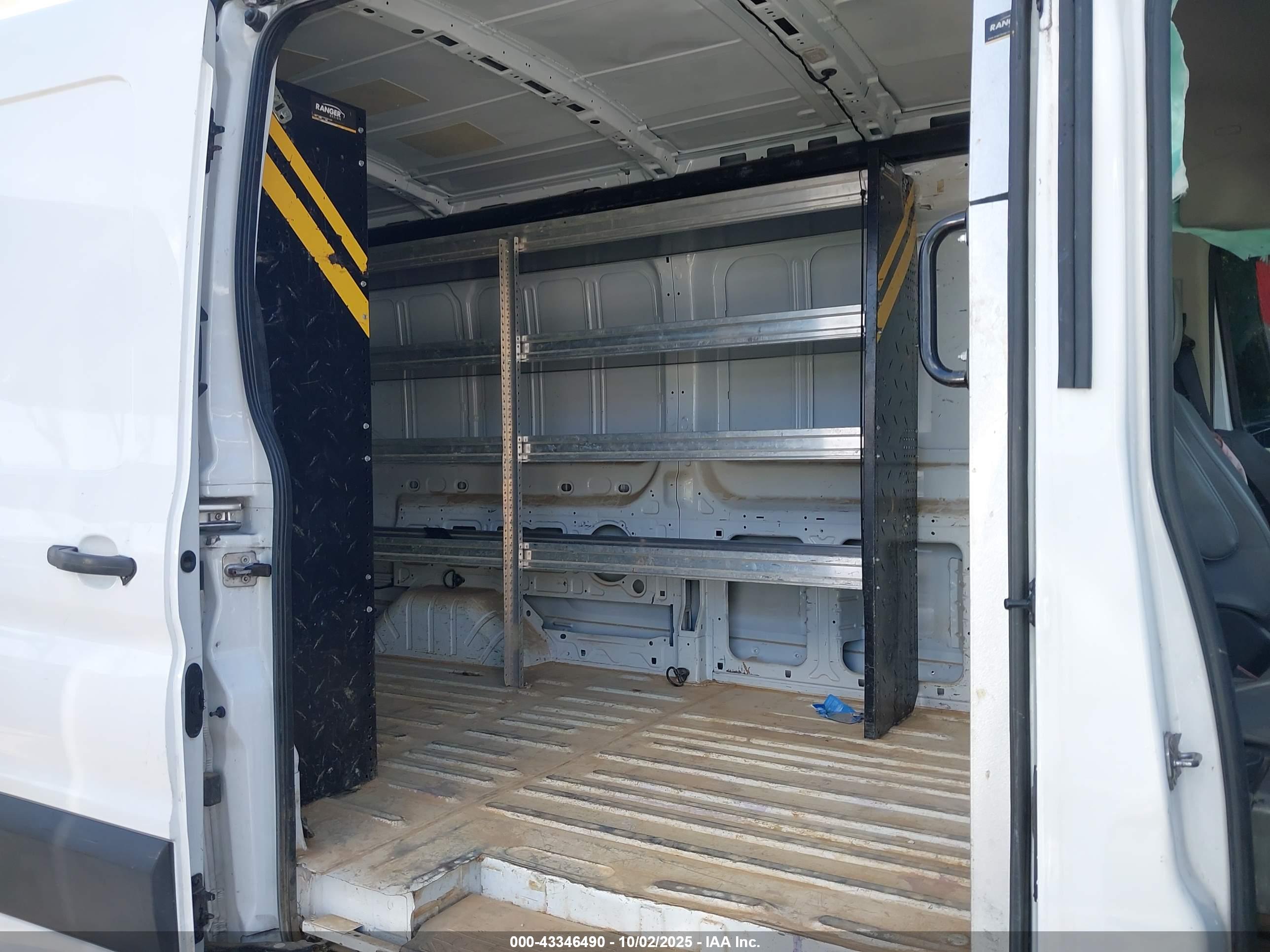 FORD TRANSIT-250 image 8