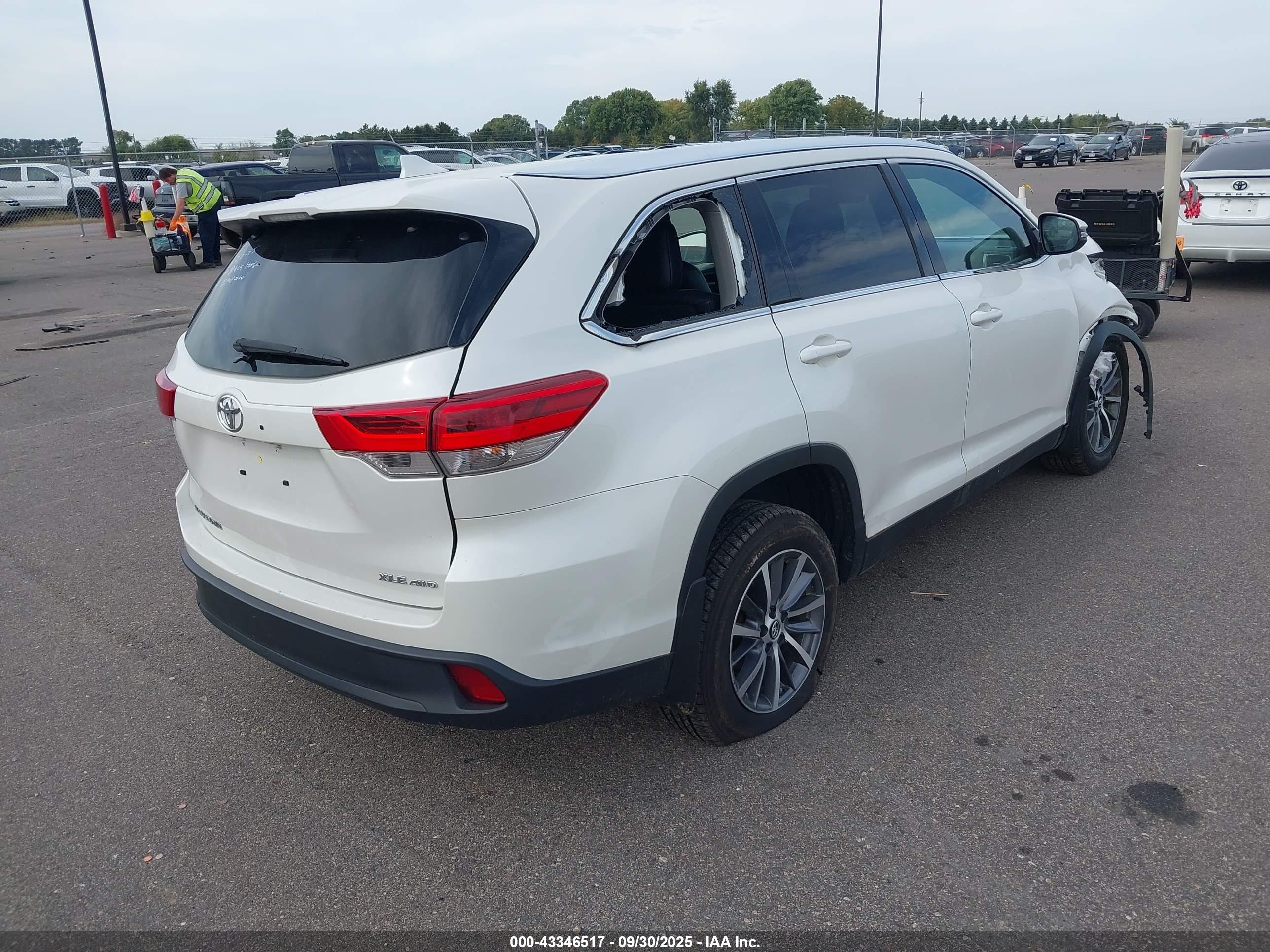 TOYOTA HIGHLANDER image 4