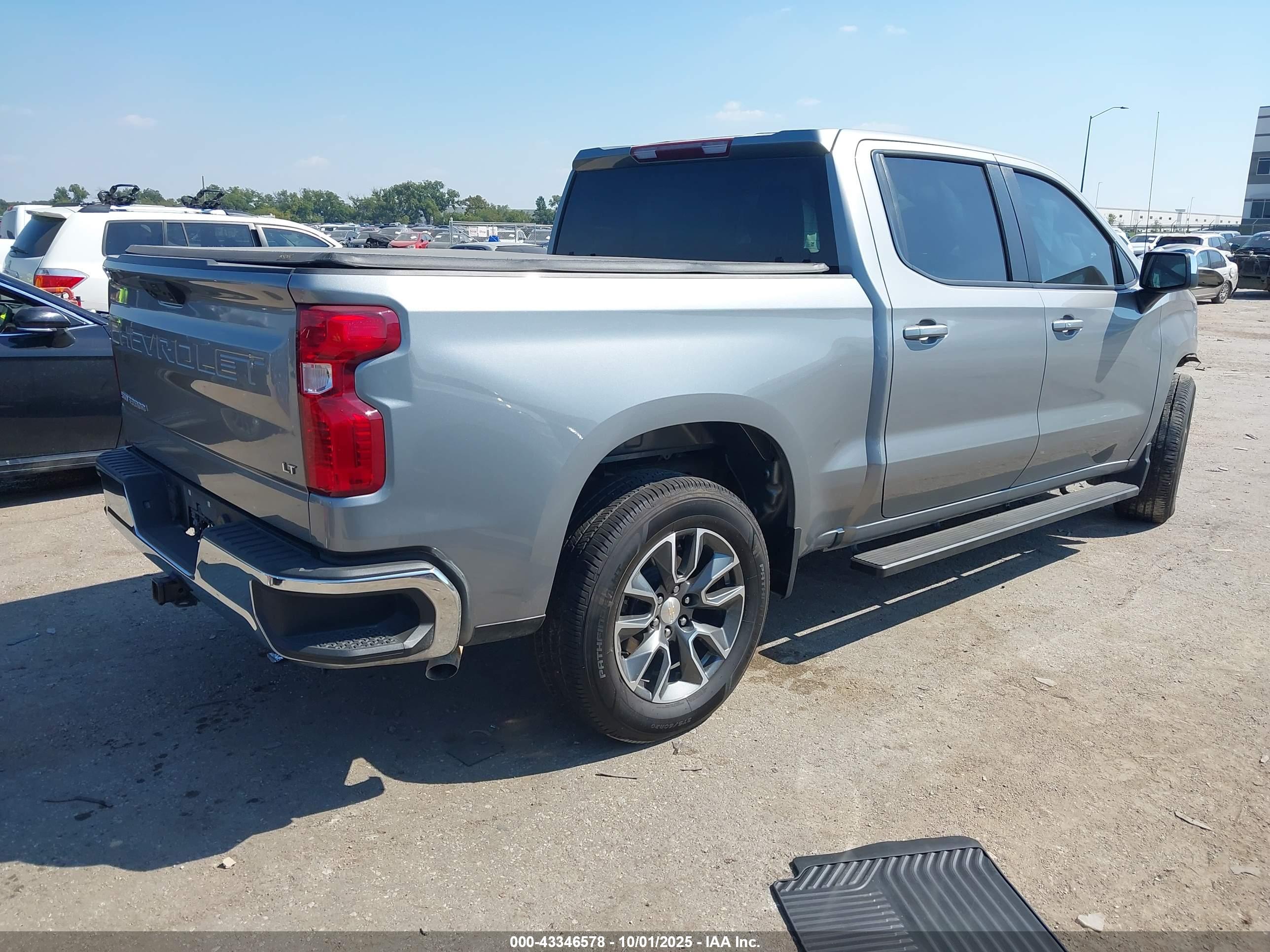 CHEVROLET SILVERADO image 4