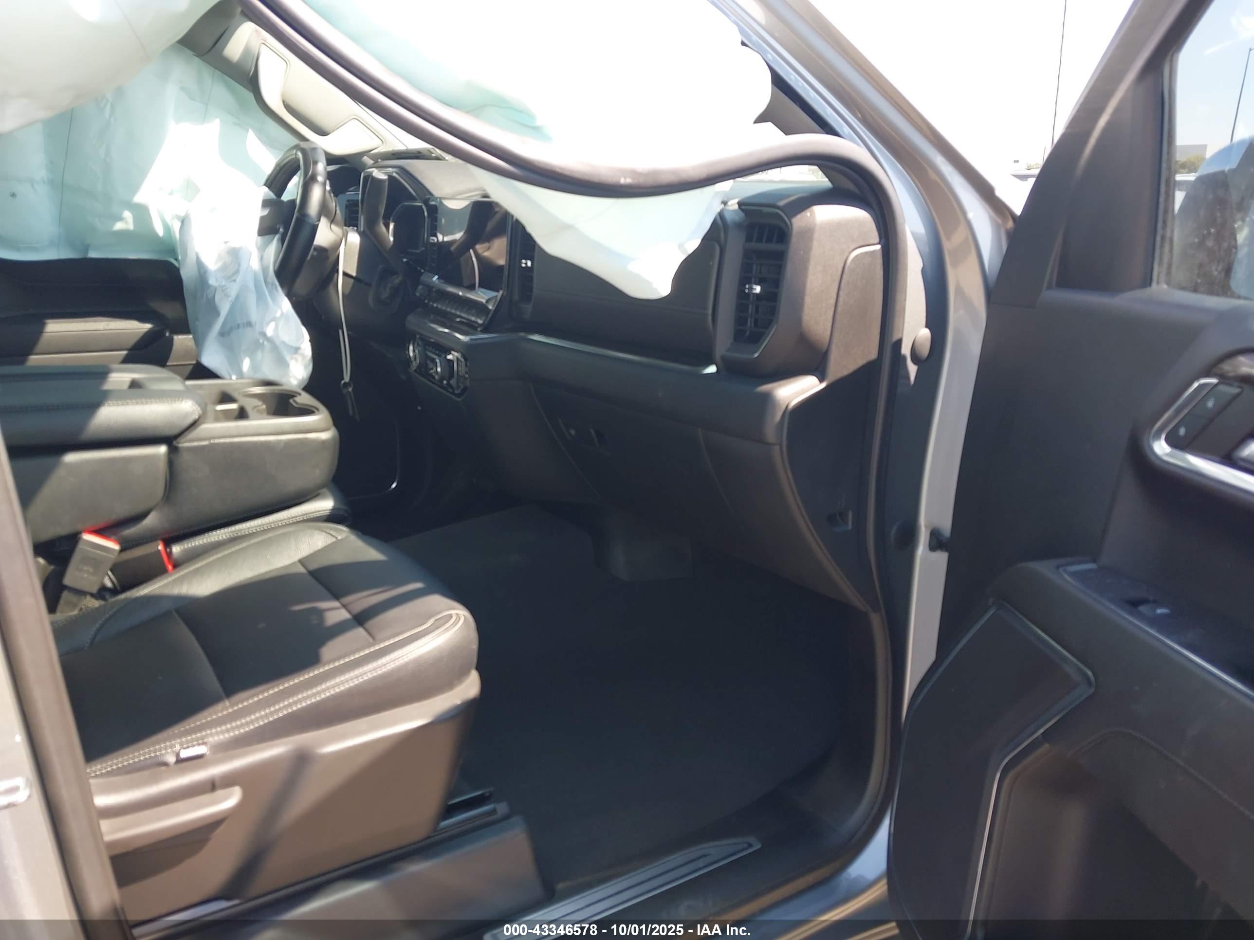 CHEVROLET SILVERADO image 5