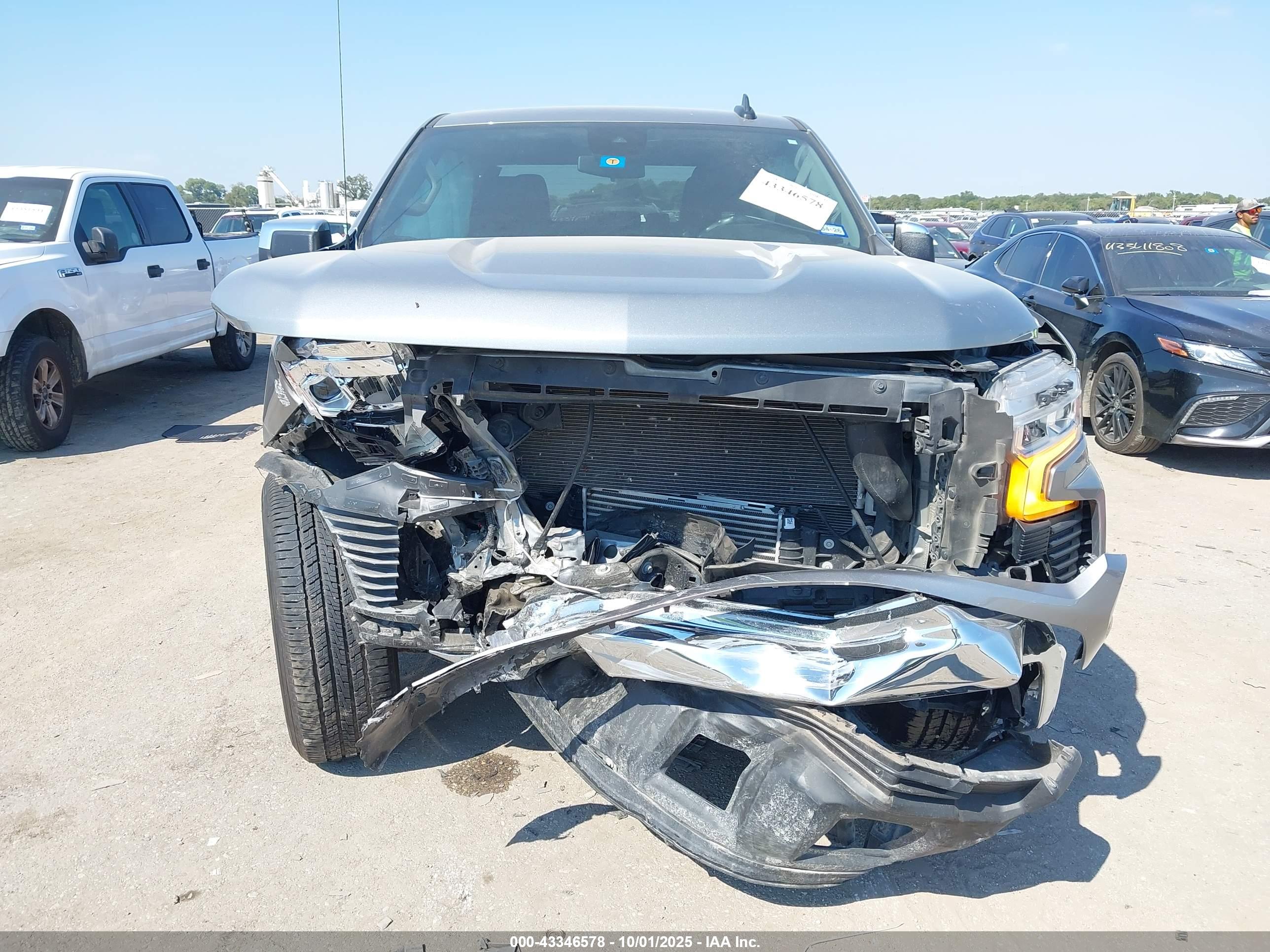CHEVROLET SILVERADO image 6