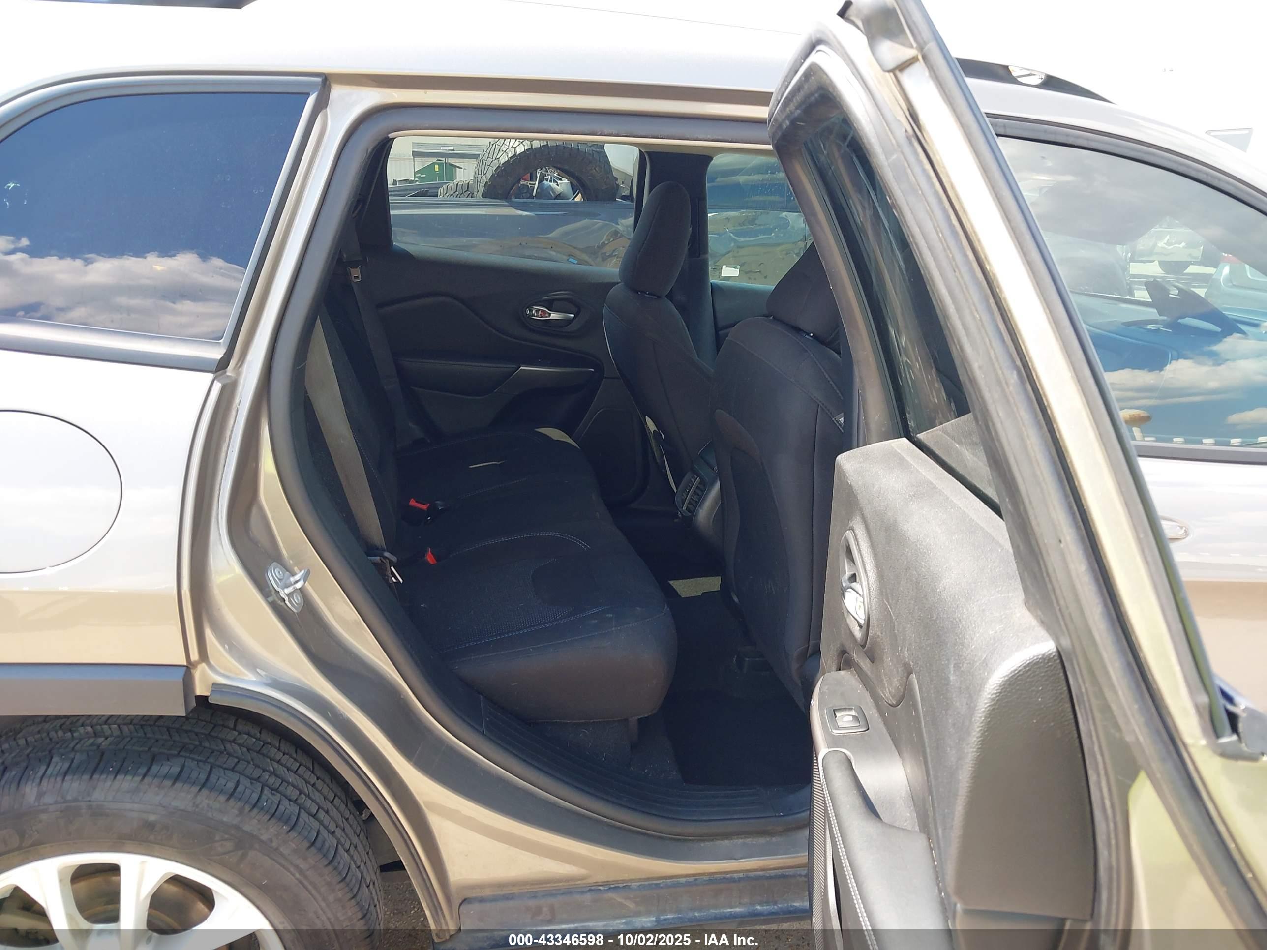 JEEP CHEROKEE image 8
