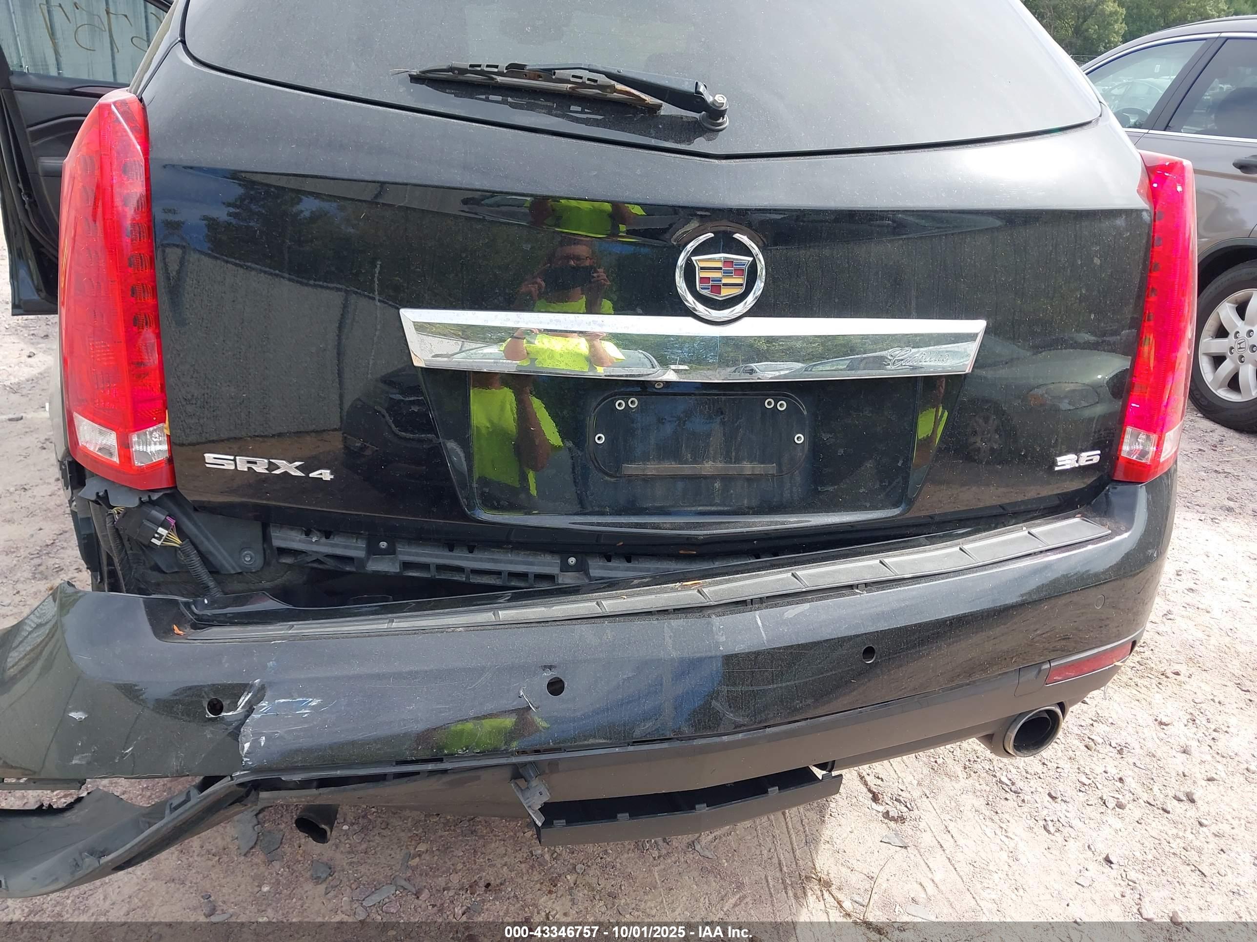CADILLAC SRX image 6