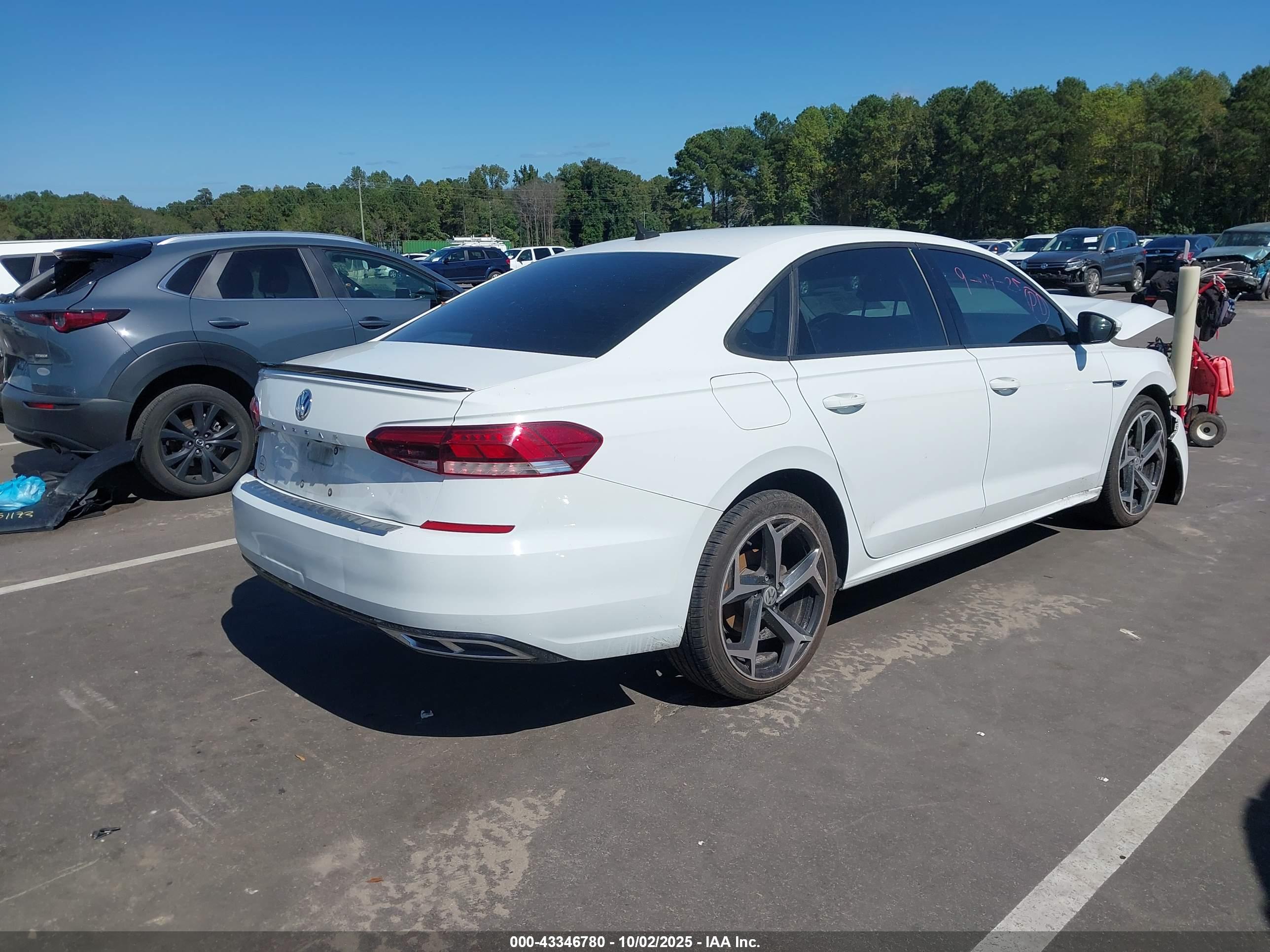 VOLKSWAGEN PASSAT image 4