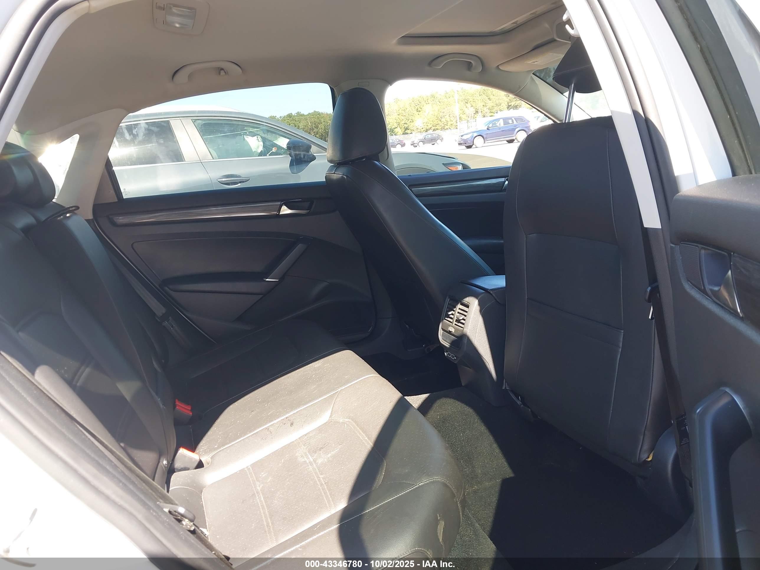 VOLKSWAGEN PASSAT image 8