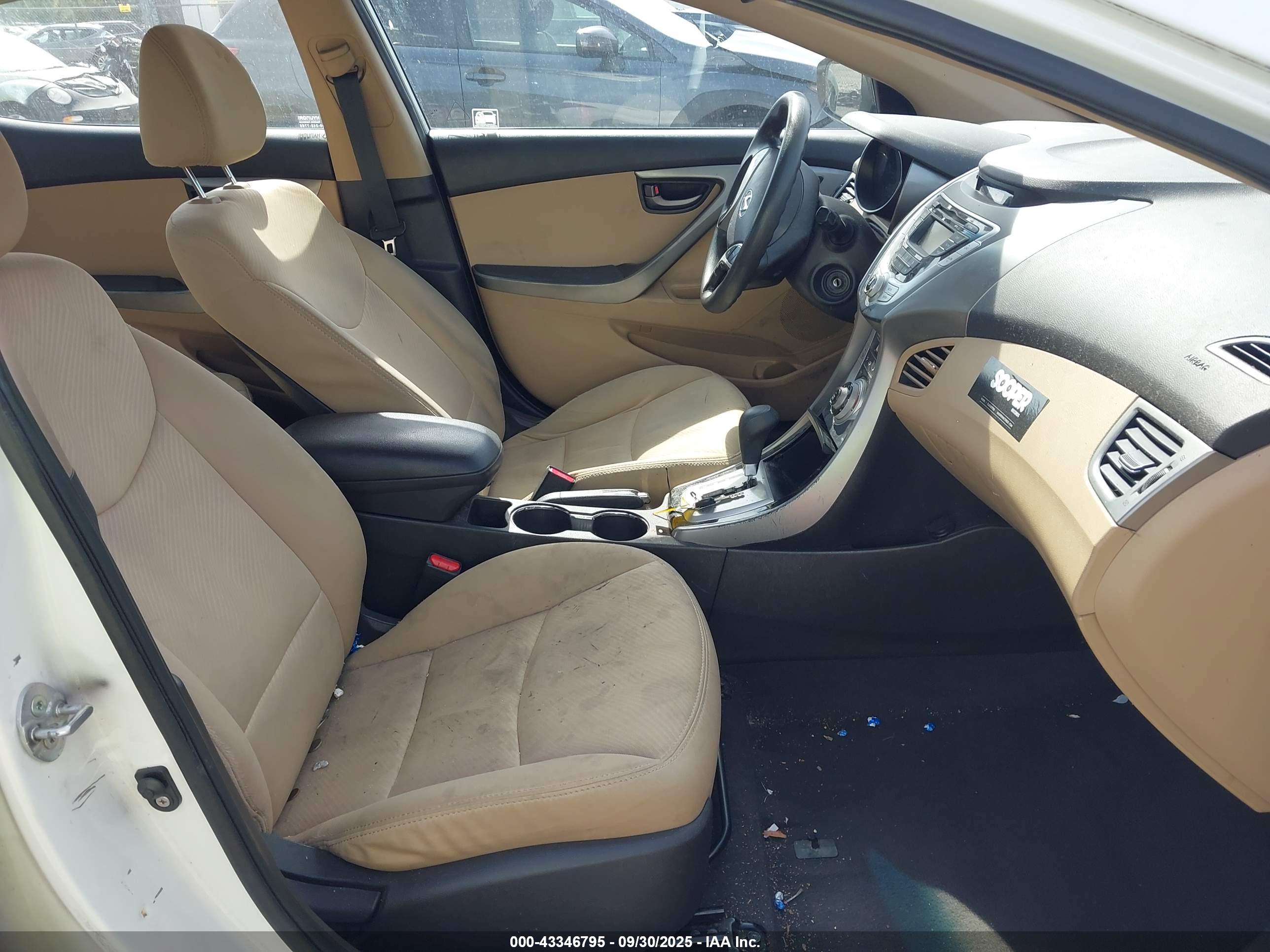 HYUNDAI ELANTRA image 5