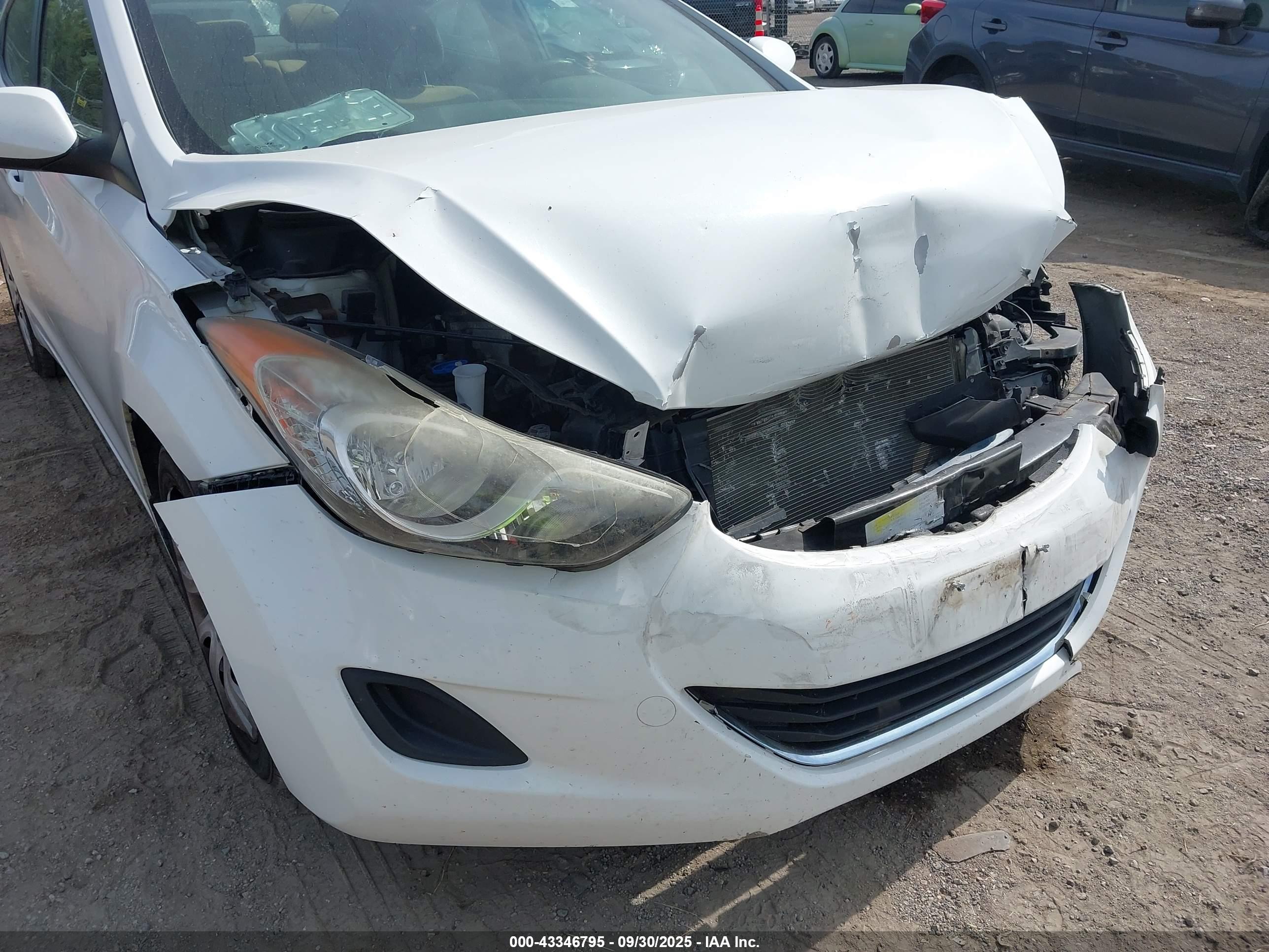 HYUNDAI ELANTRA image 6