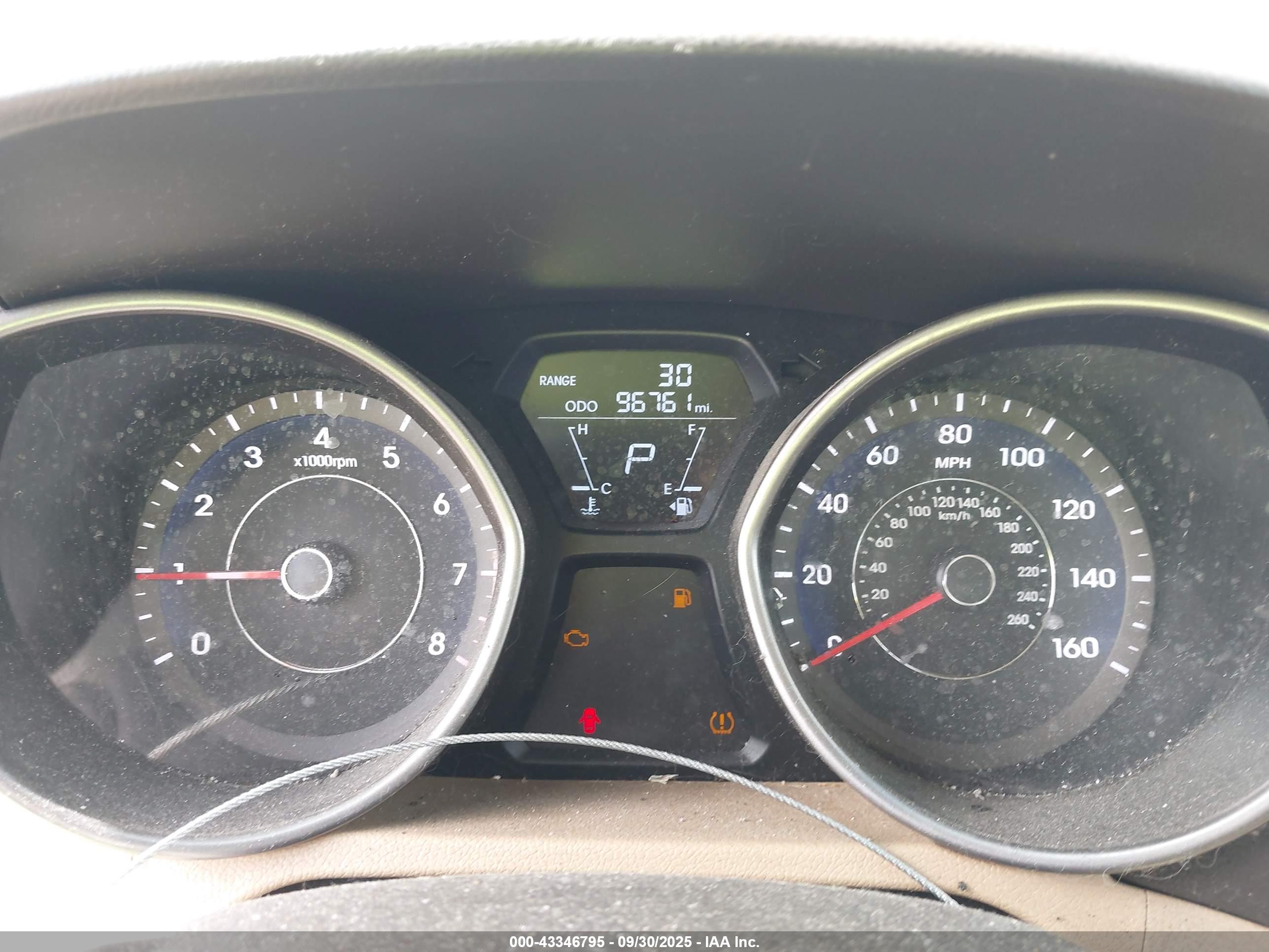 HYUNDAI ELANTRA image 7