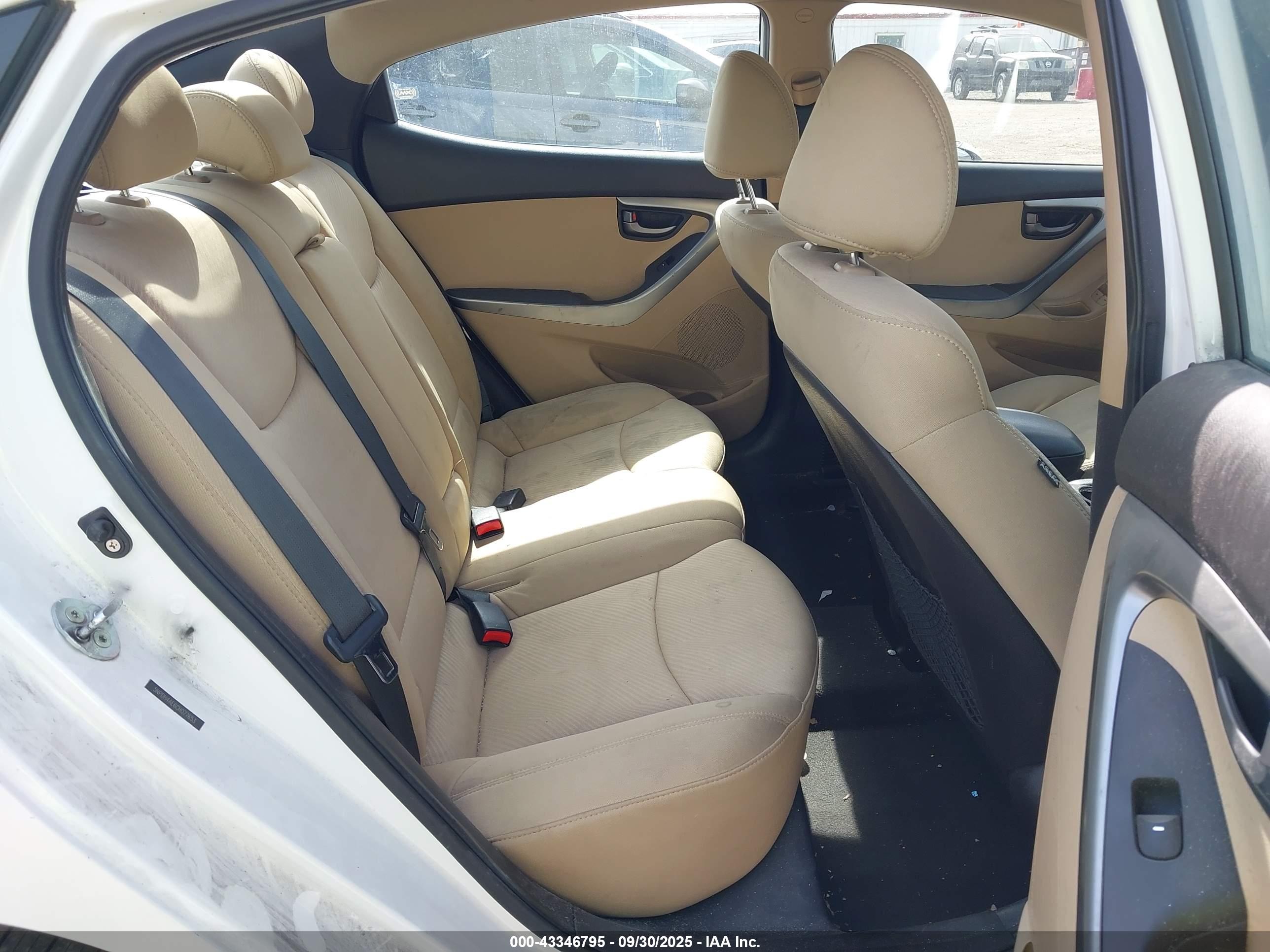 HYUNDAI ELANTRA image 8