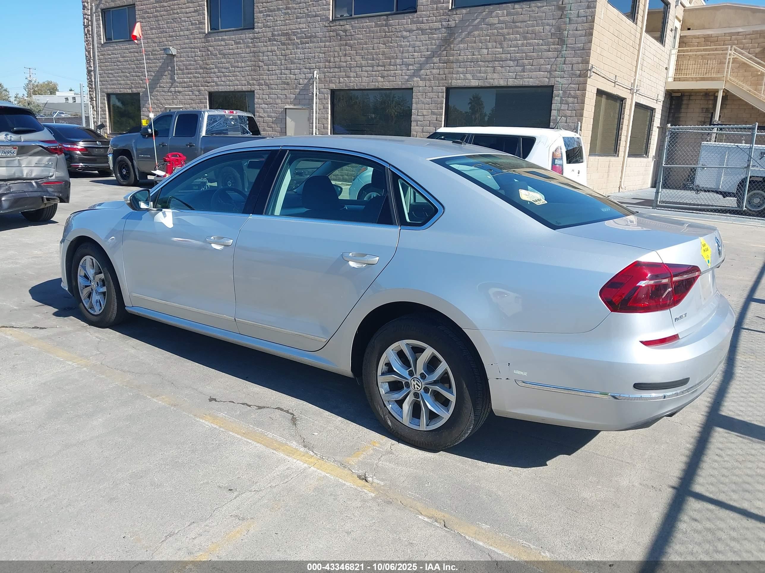 VOLKSWAGEN PASSAT image 3