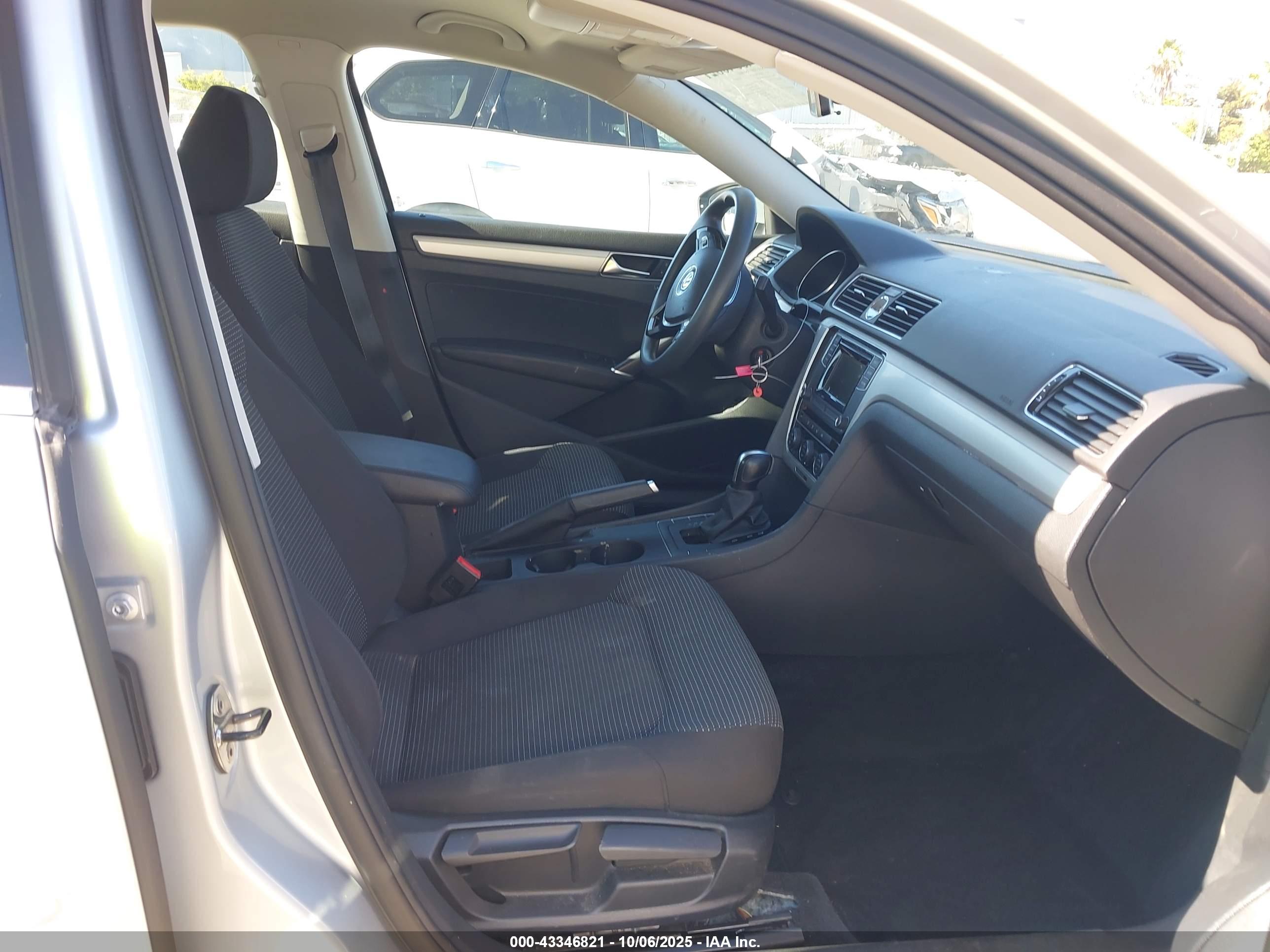 VOLKSWAGEN PASSAT image 5