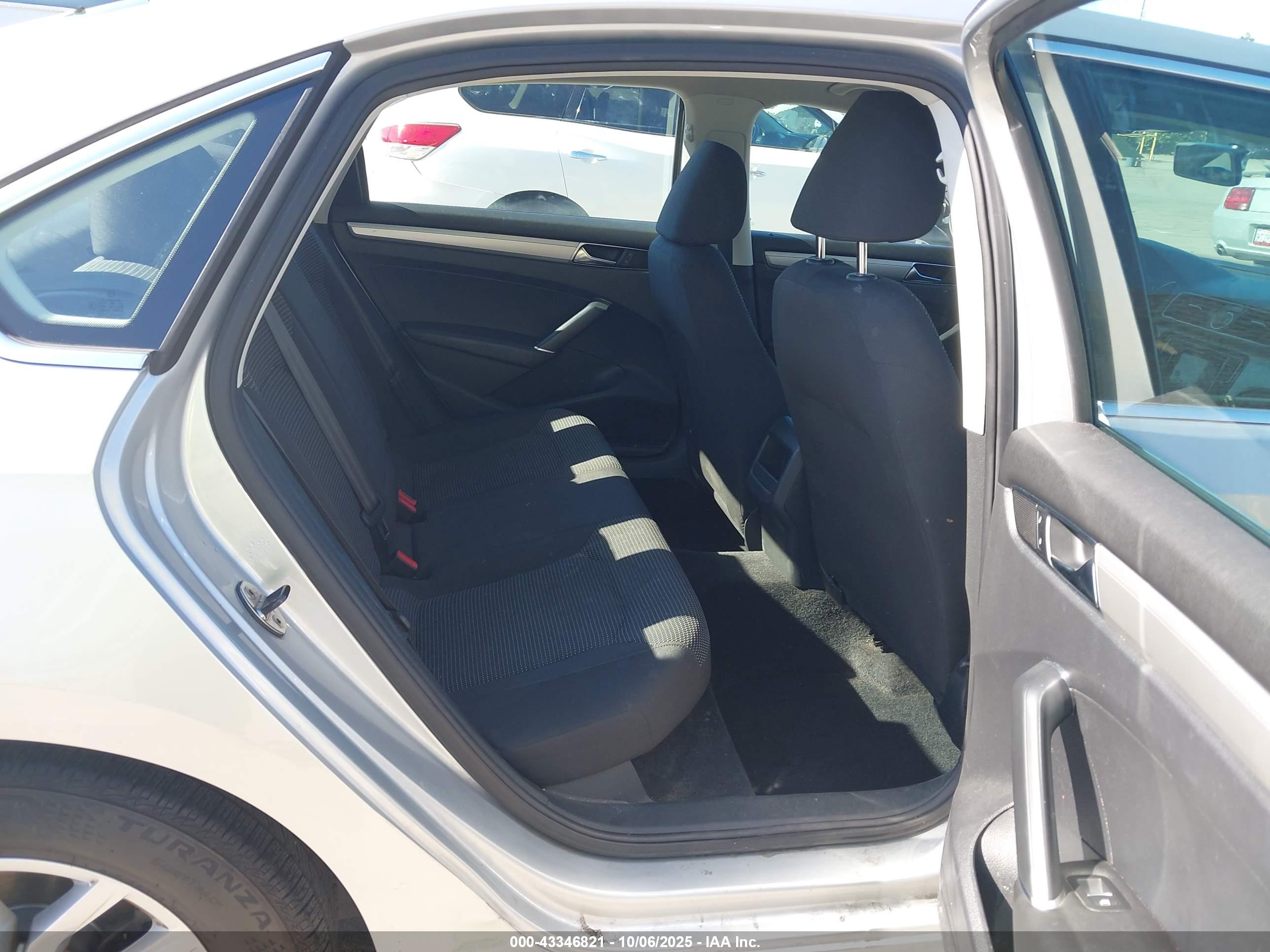 VOLKSWAGEN PASSAT image 8