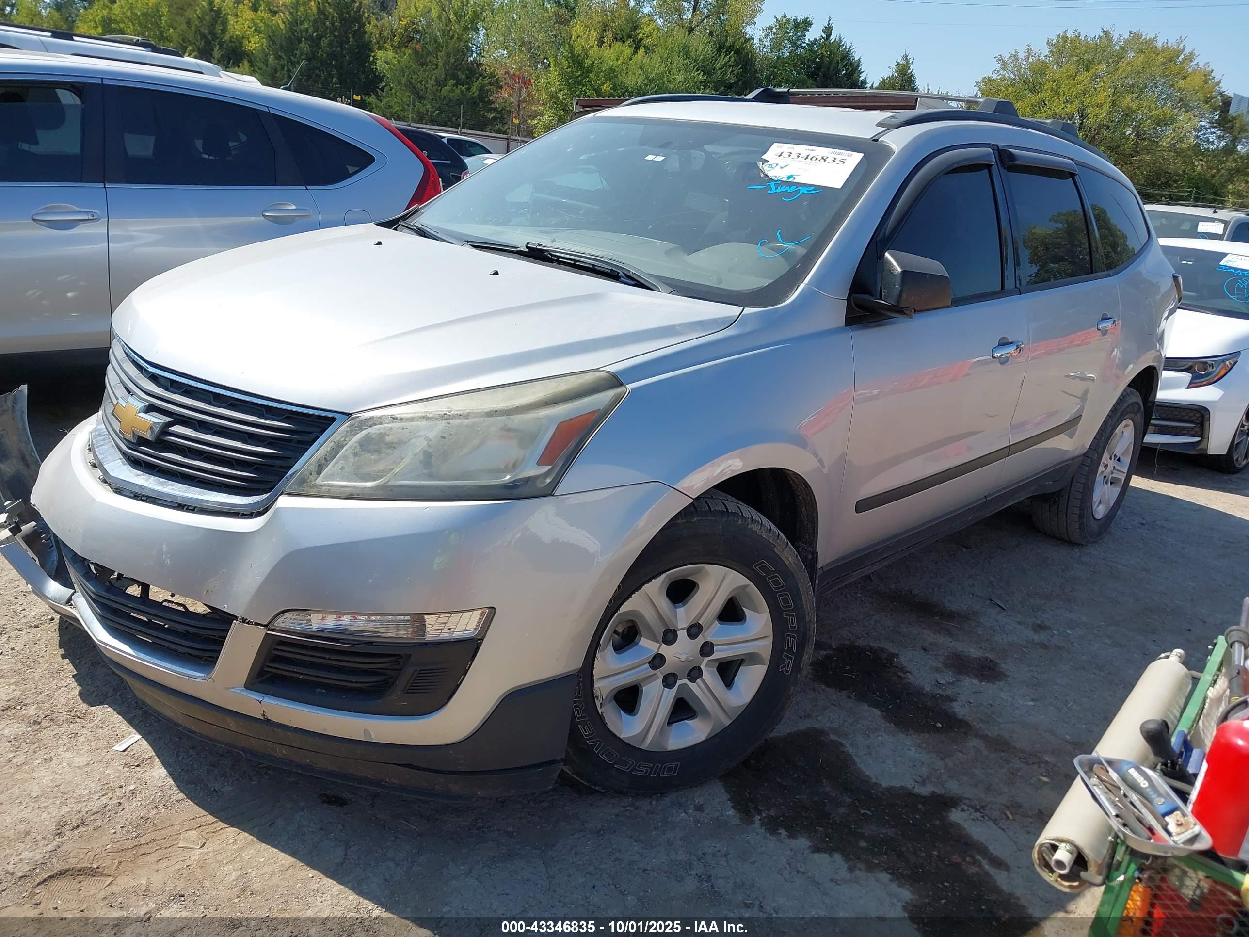 CHEVROLET TRAVERSE image 2