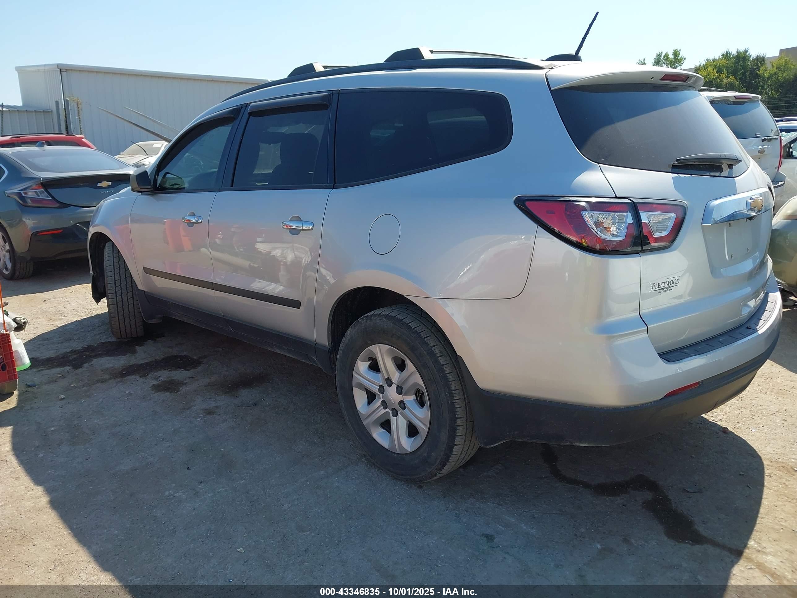 CHEVROLET TRAVERSE image 3