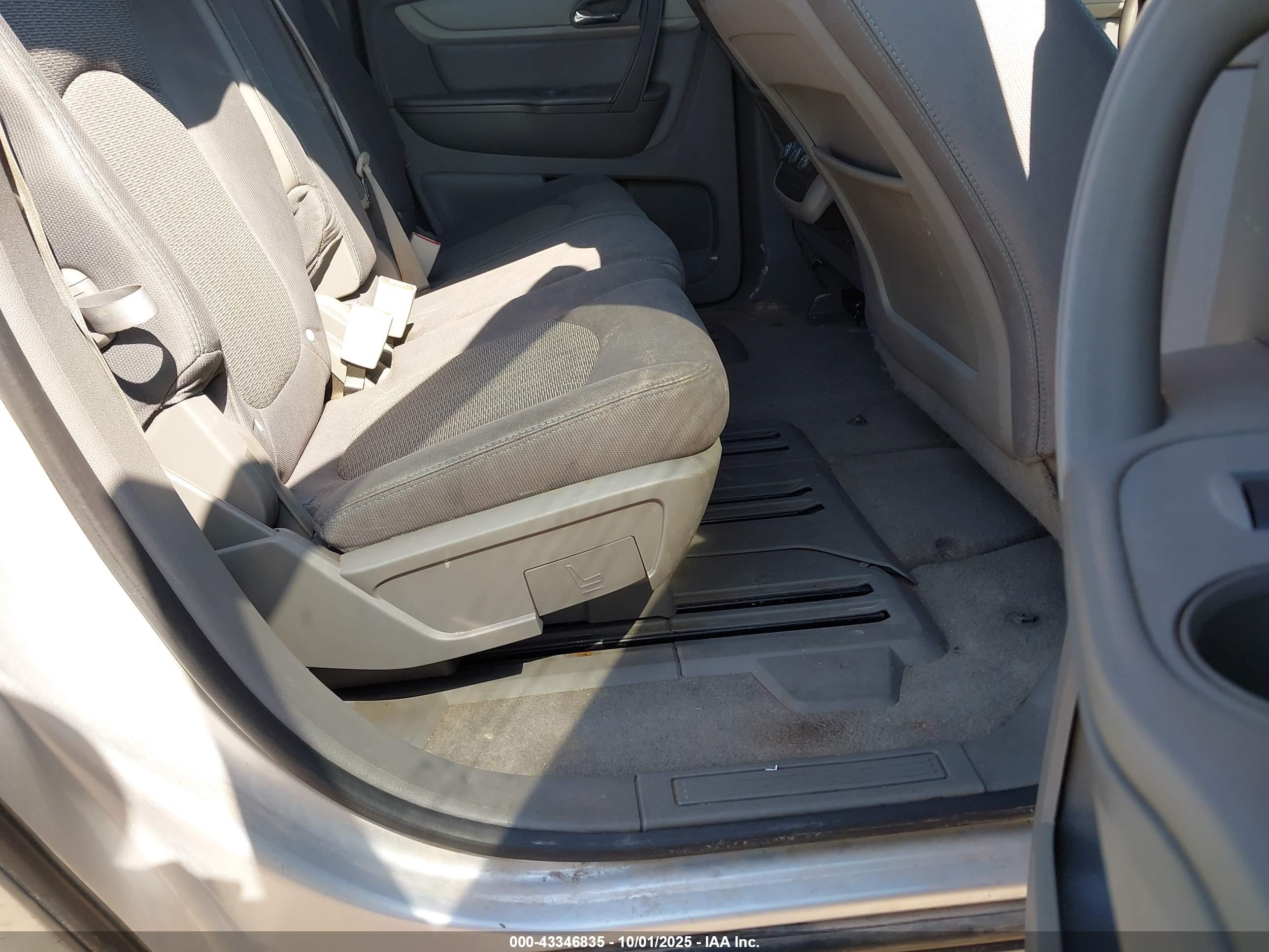 CHEVROLET TRAVERSE image 8