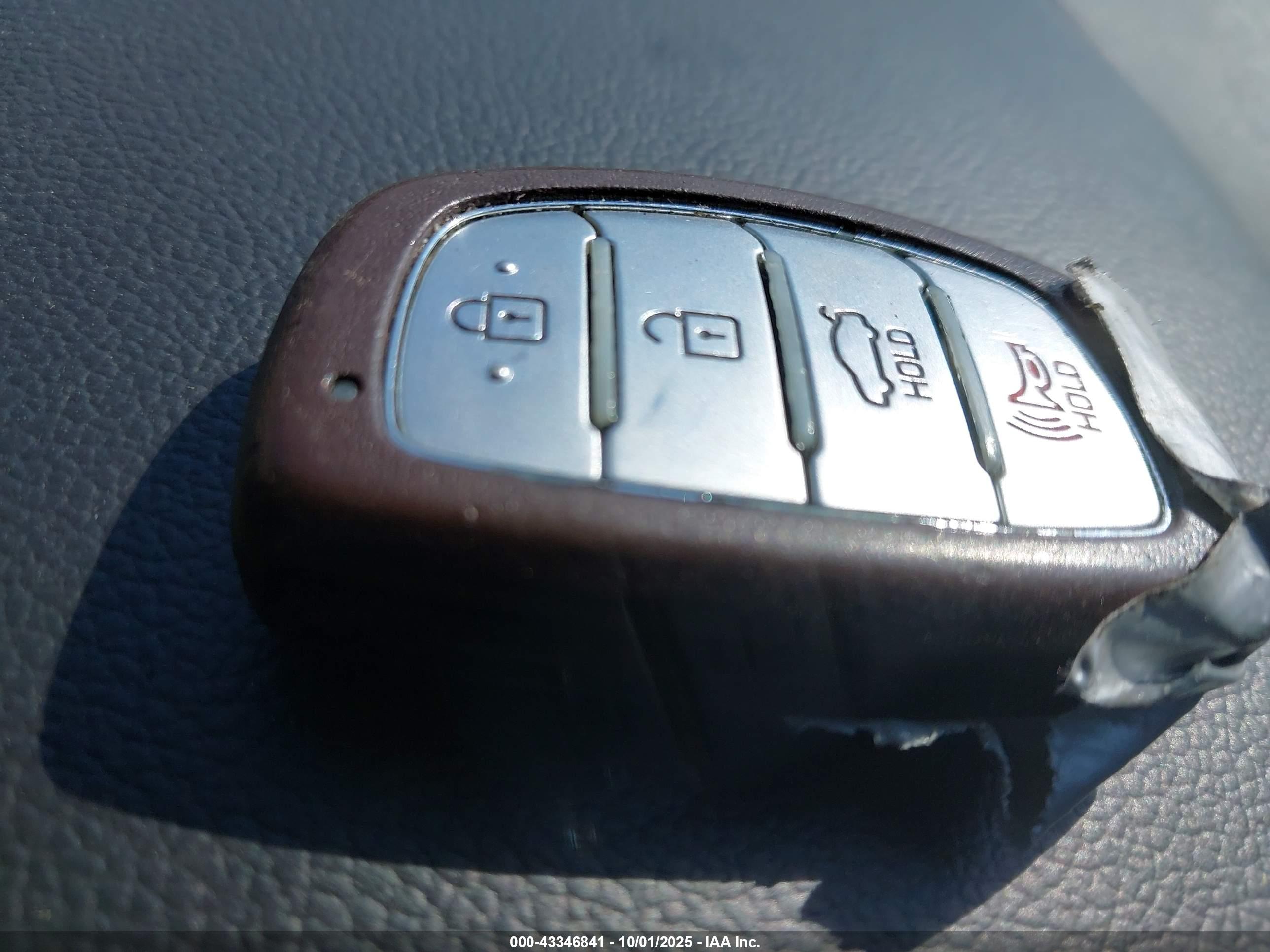 HYUNDAI ELANTRA image 11