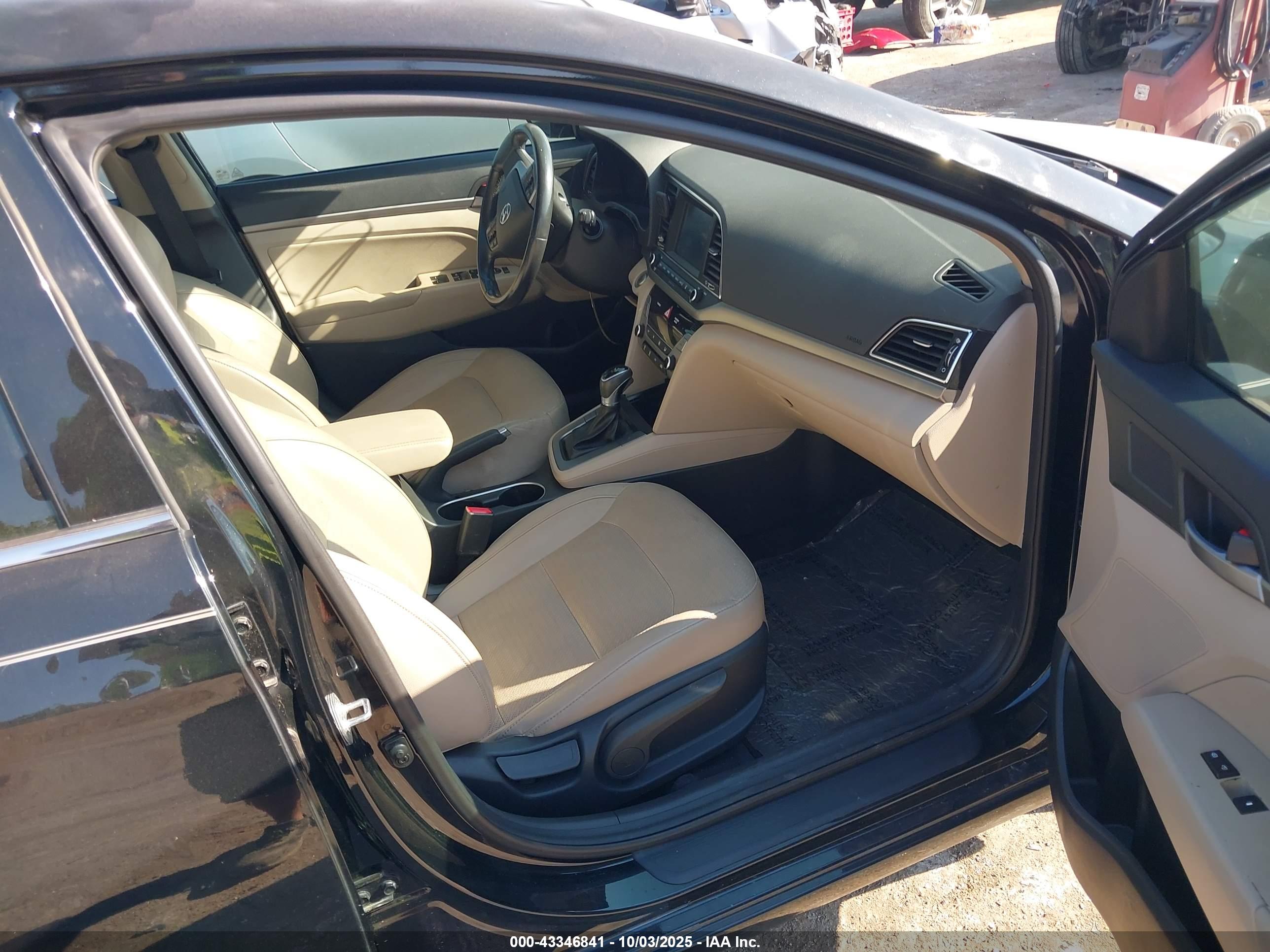 HYUNDAI ELANTRA image 5