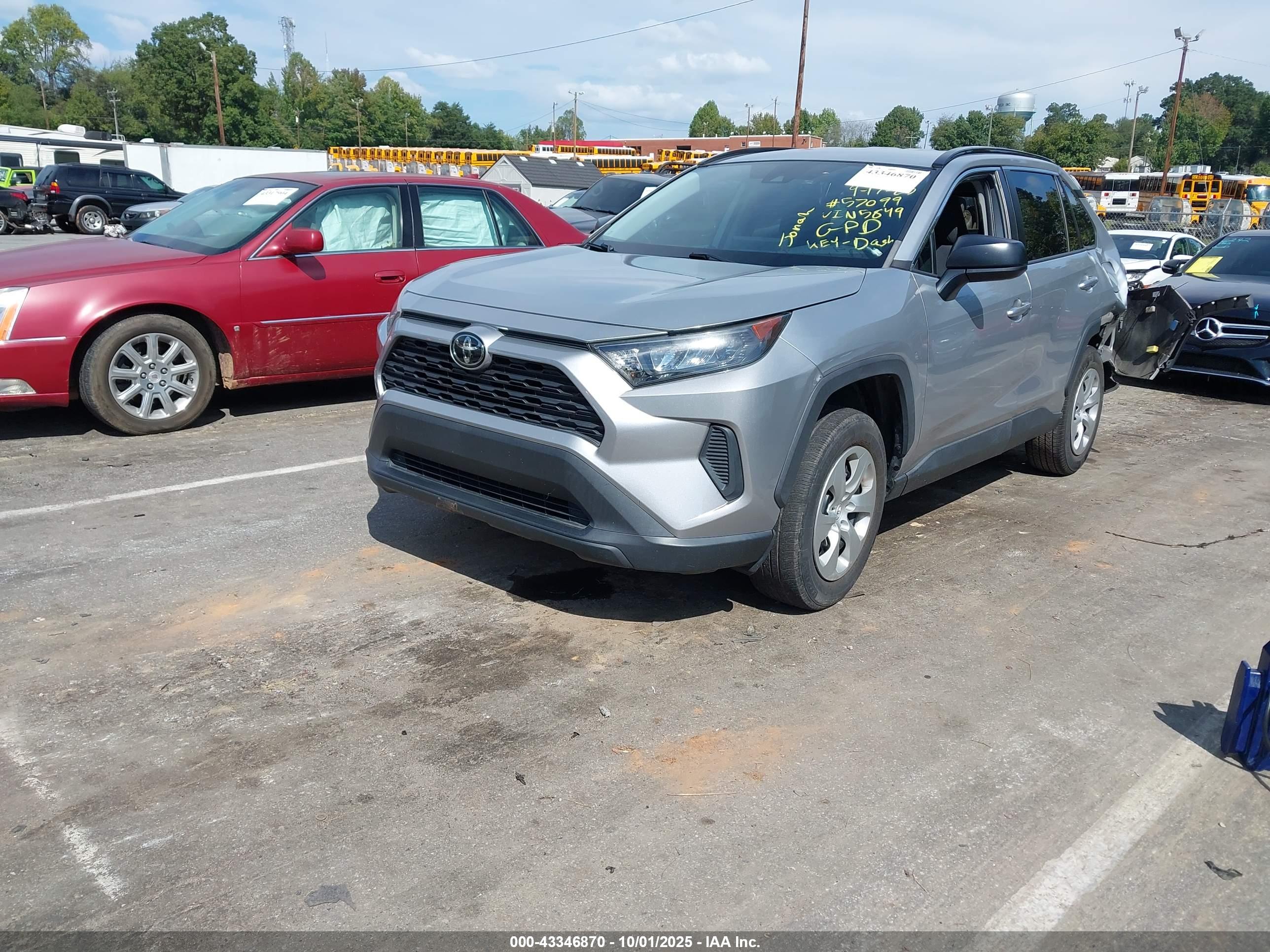TOYOTA RAV4 image 2